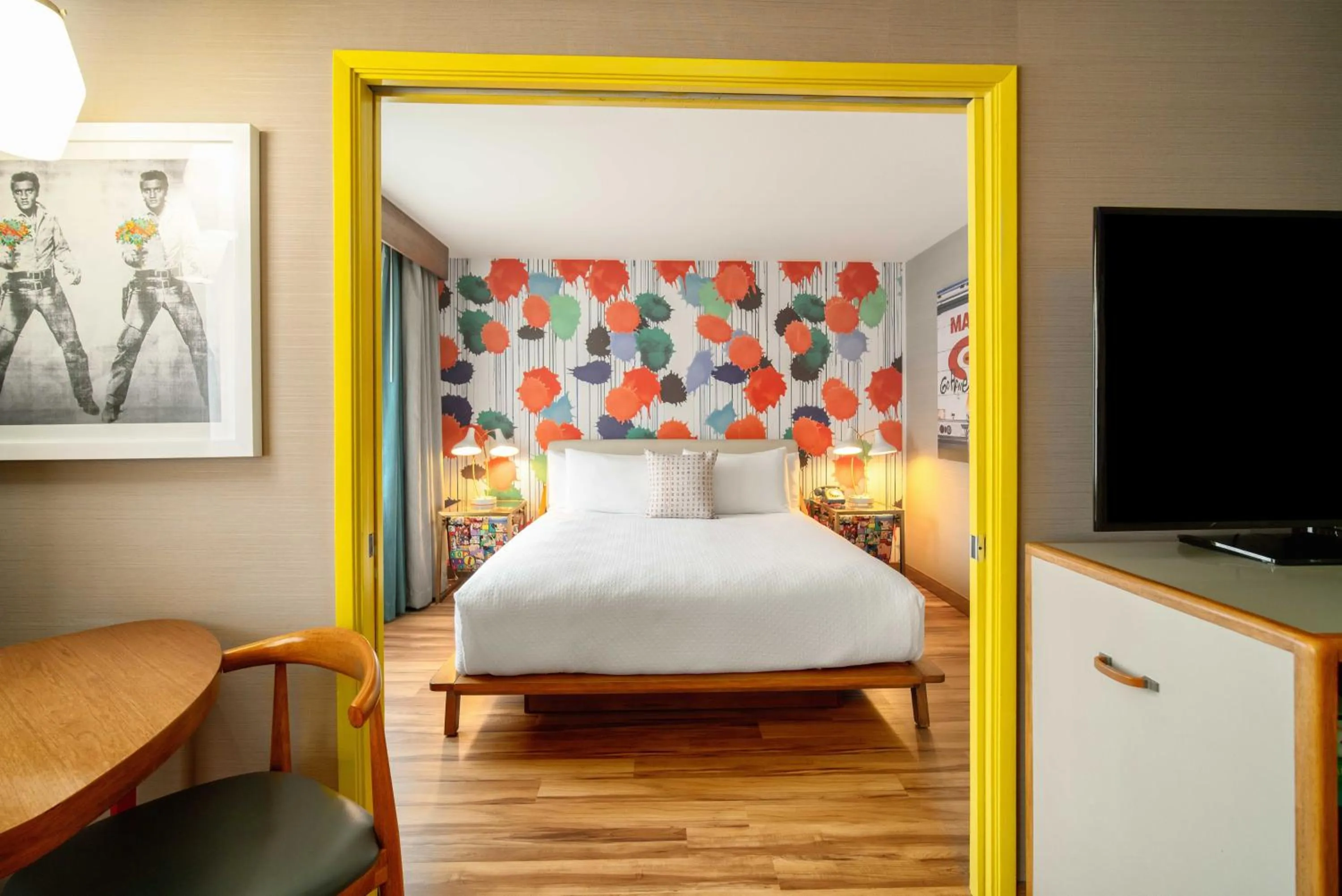 King Suite with Courtyard View in The Kinney - Venice Beach