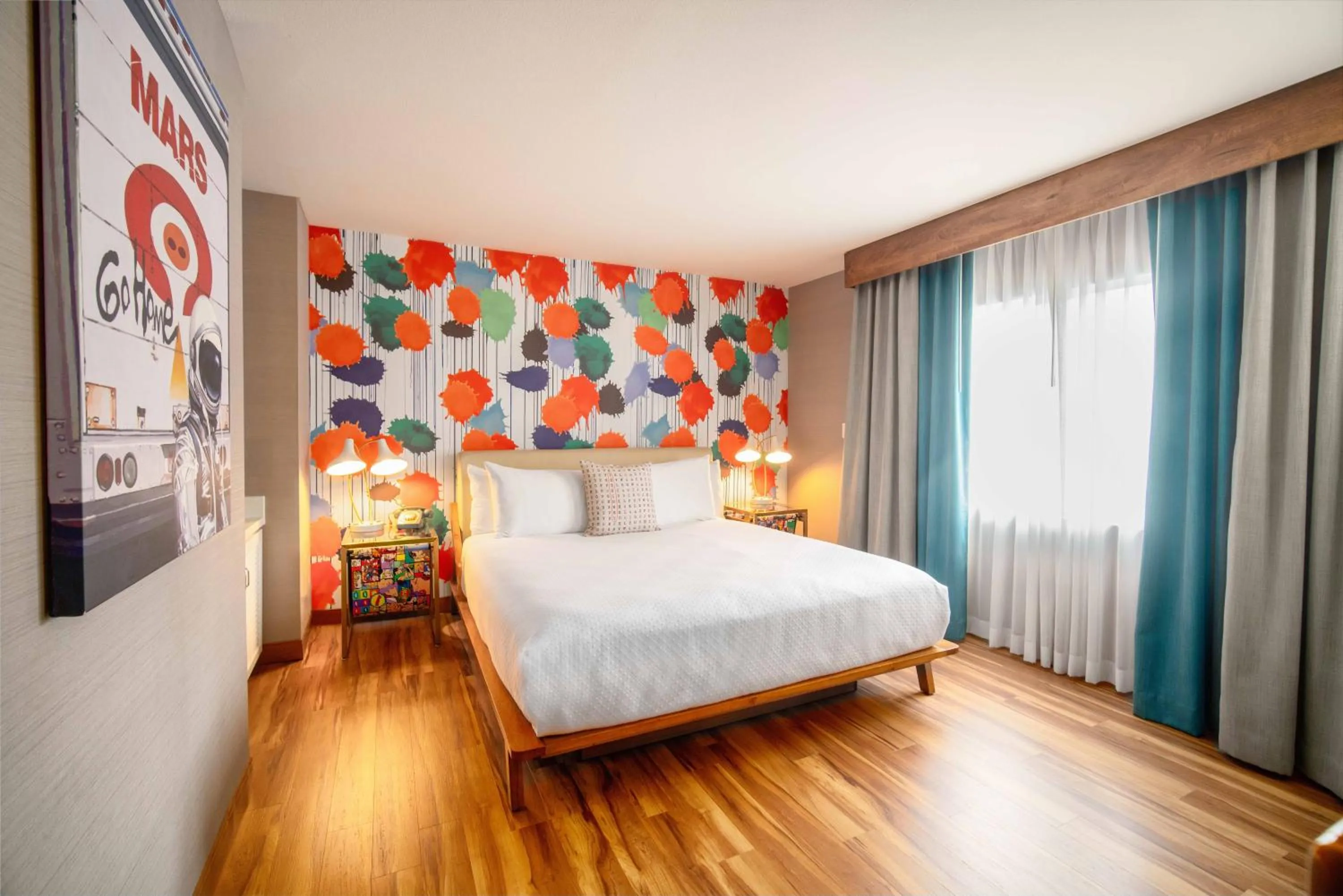 King Room with City View in The Kinney - Venice Beach