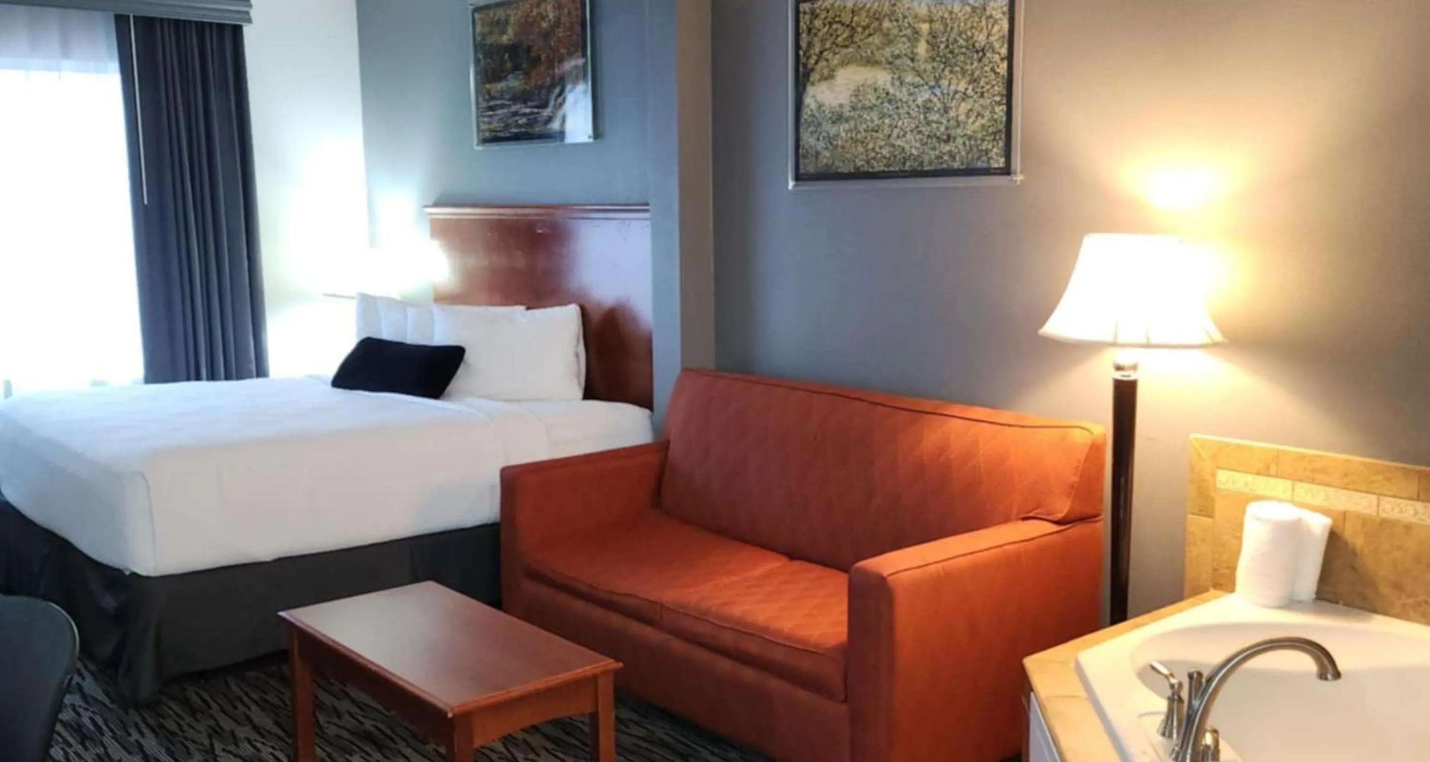 King Suite with Sofa Bed and Spa Bath in Parke Regency Hotel & Conf Ctr., BW Signature Collection