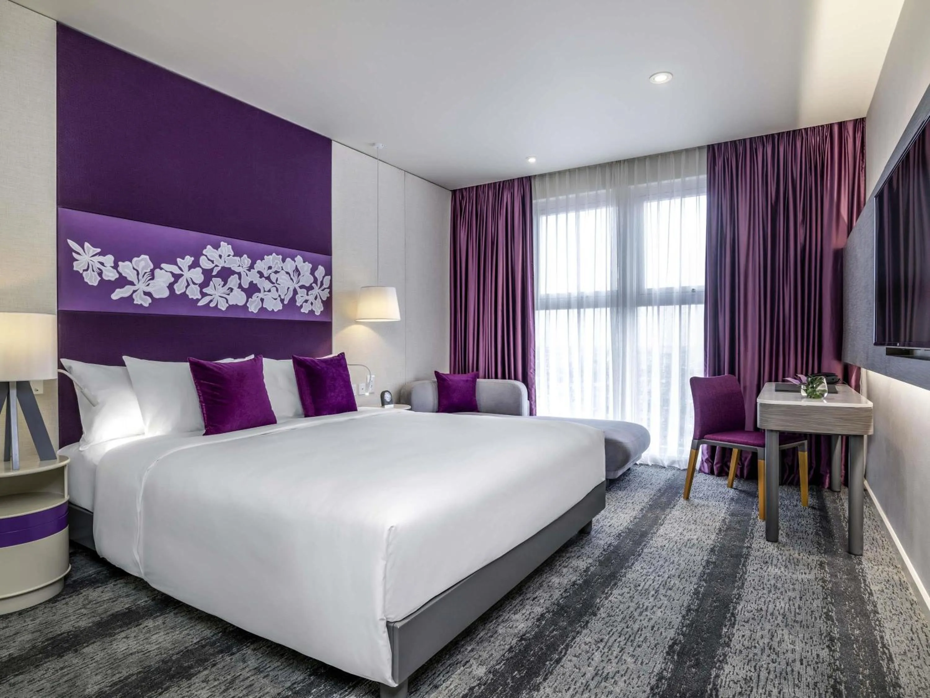 Privilege King Room - Privilege Lounge Access in Mercure Hai Phong