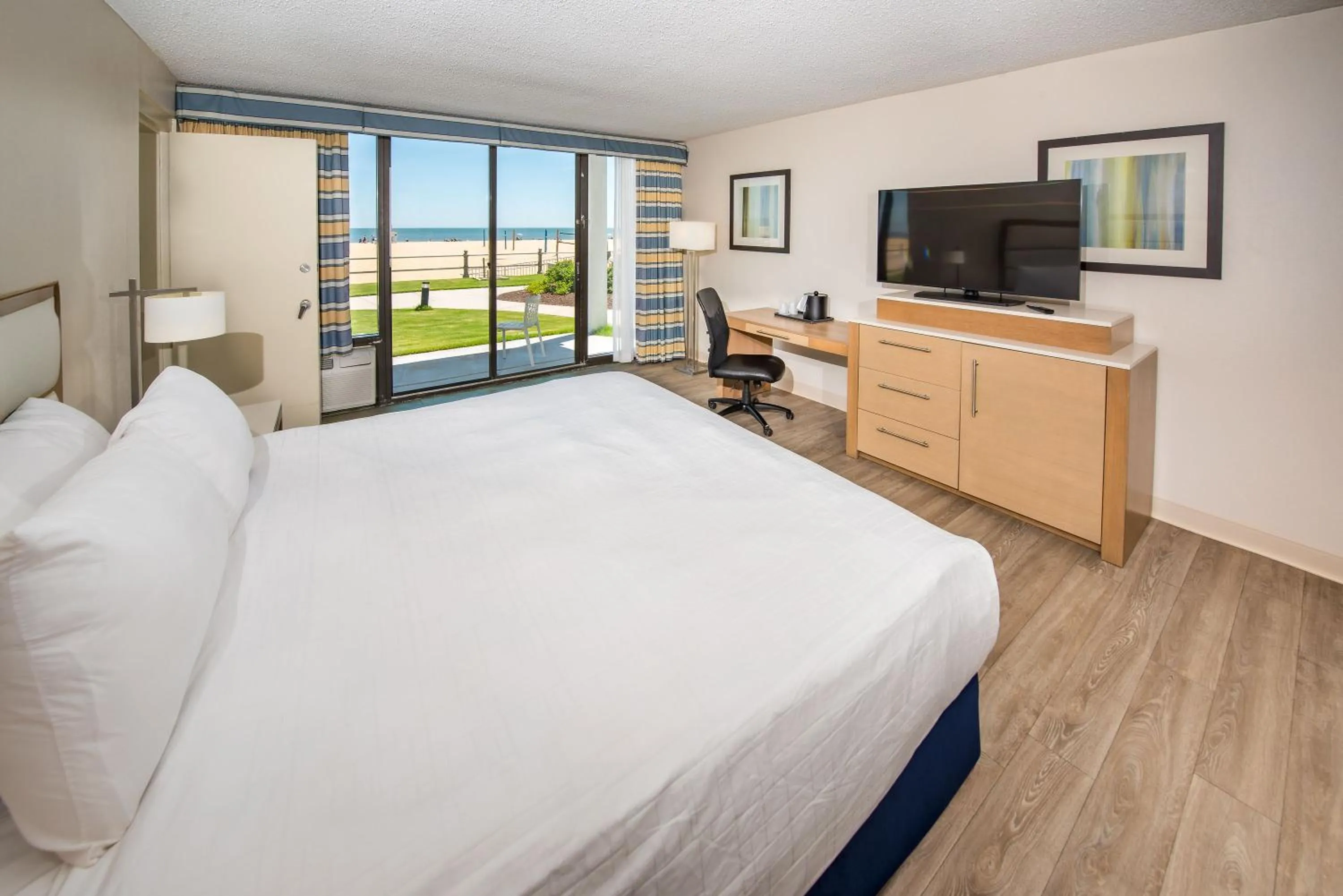 Oceanfront King  in Wyndham Virginia Beach Oceanfront