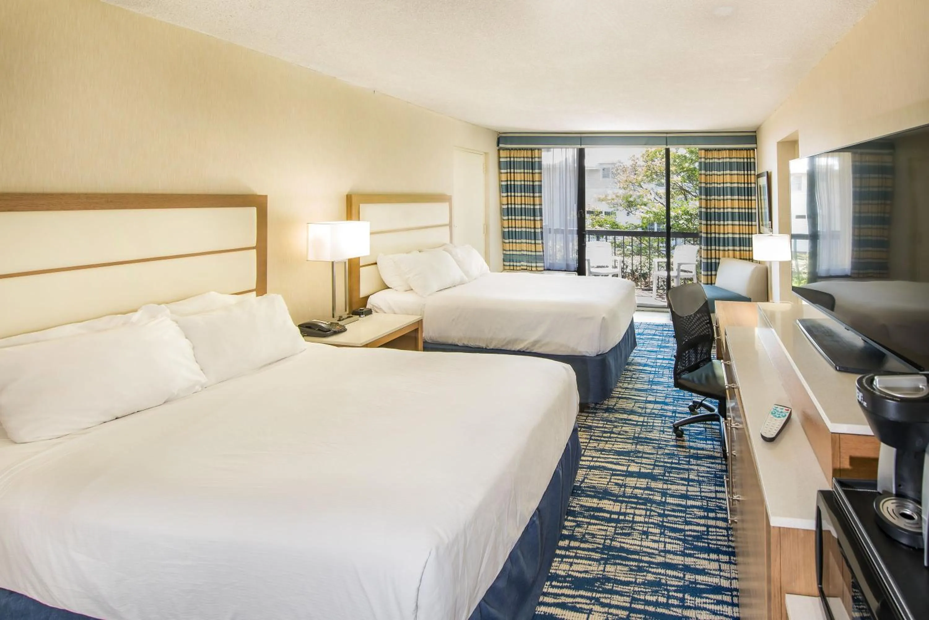 Double Non-Oceanfront Room - Pet-Friendly in Wyndham Virginia Beach Oceanfront