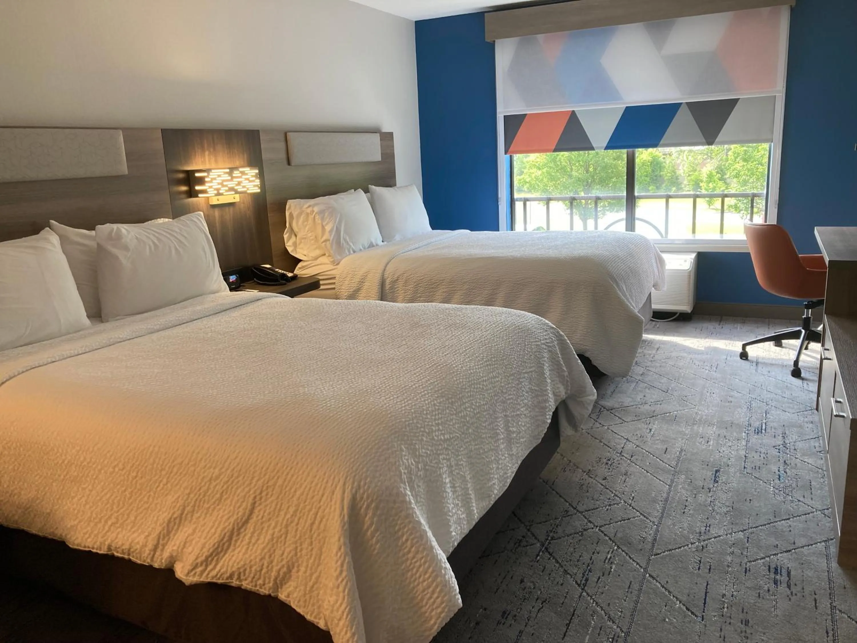 Standard Queen Room with Two Queen Beds in Holiday Inn Express and Suites Winchester by IHG