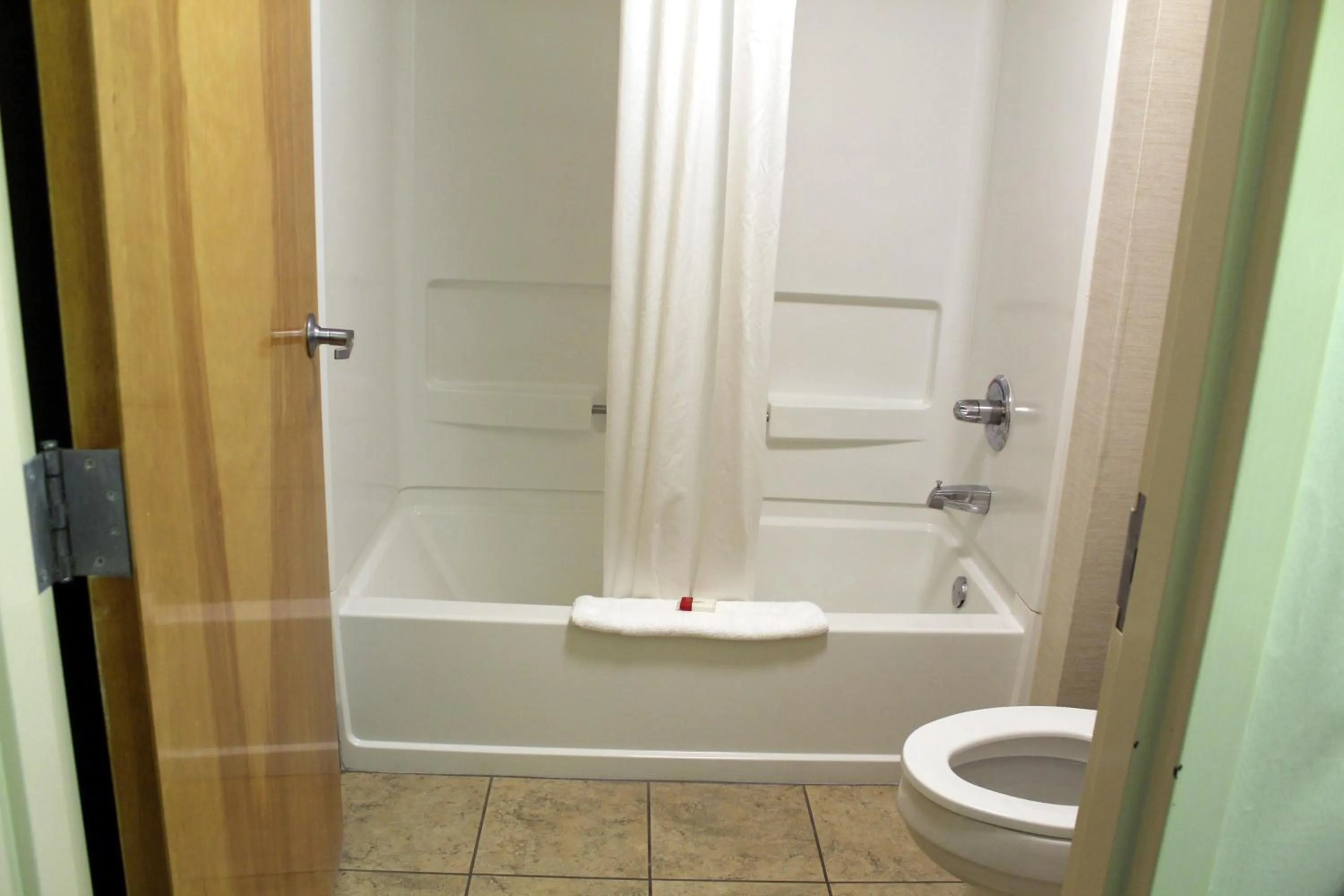 King Room - Non-Smoking in Baymont by Wyndham Franklin