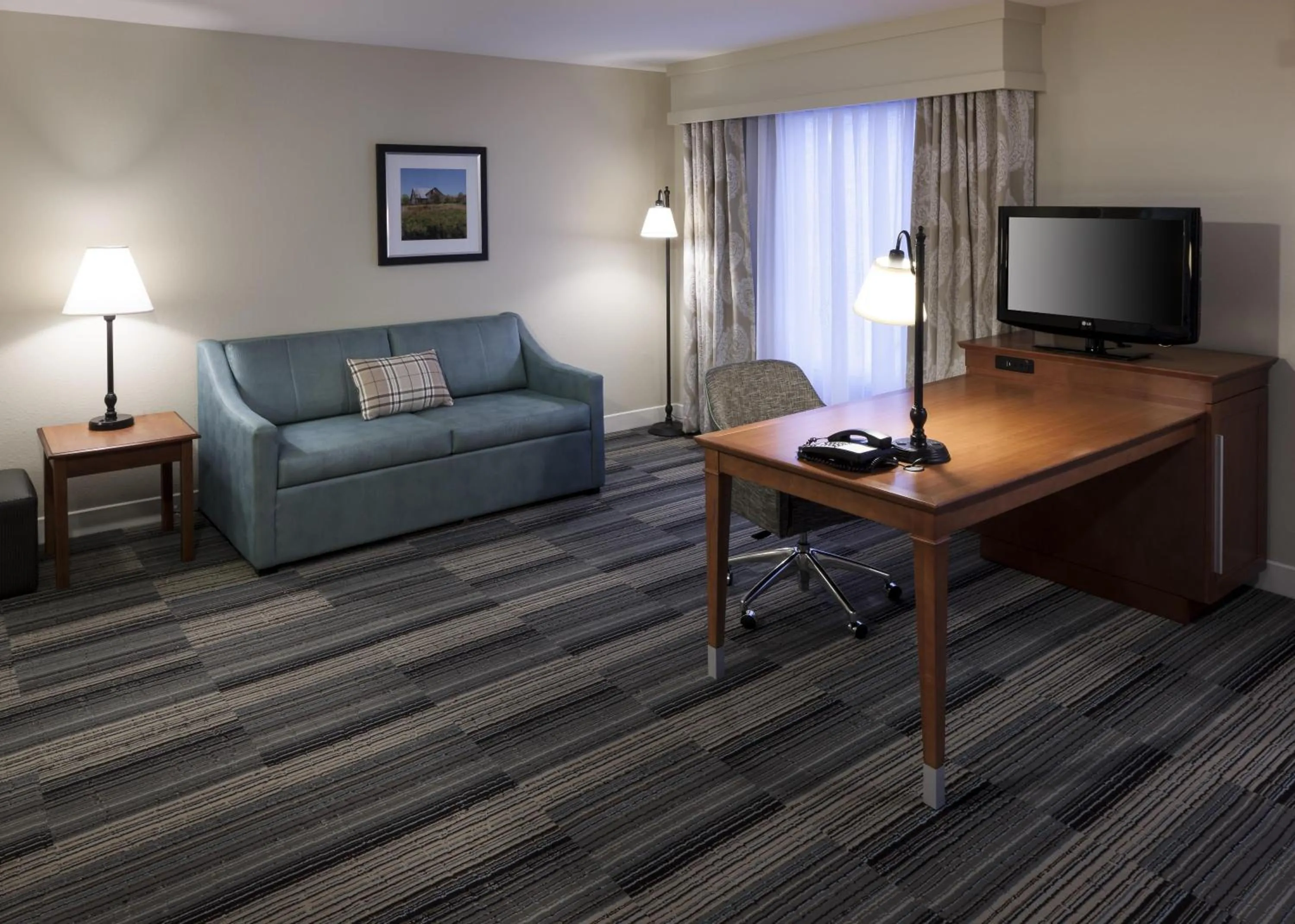 King Suite with Roll-In Shower - Mobility and Hearing Access/Non-Smoking in Hampton Inn & Suites Davenport