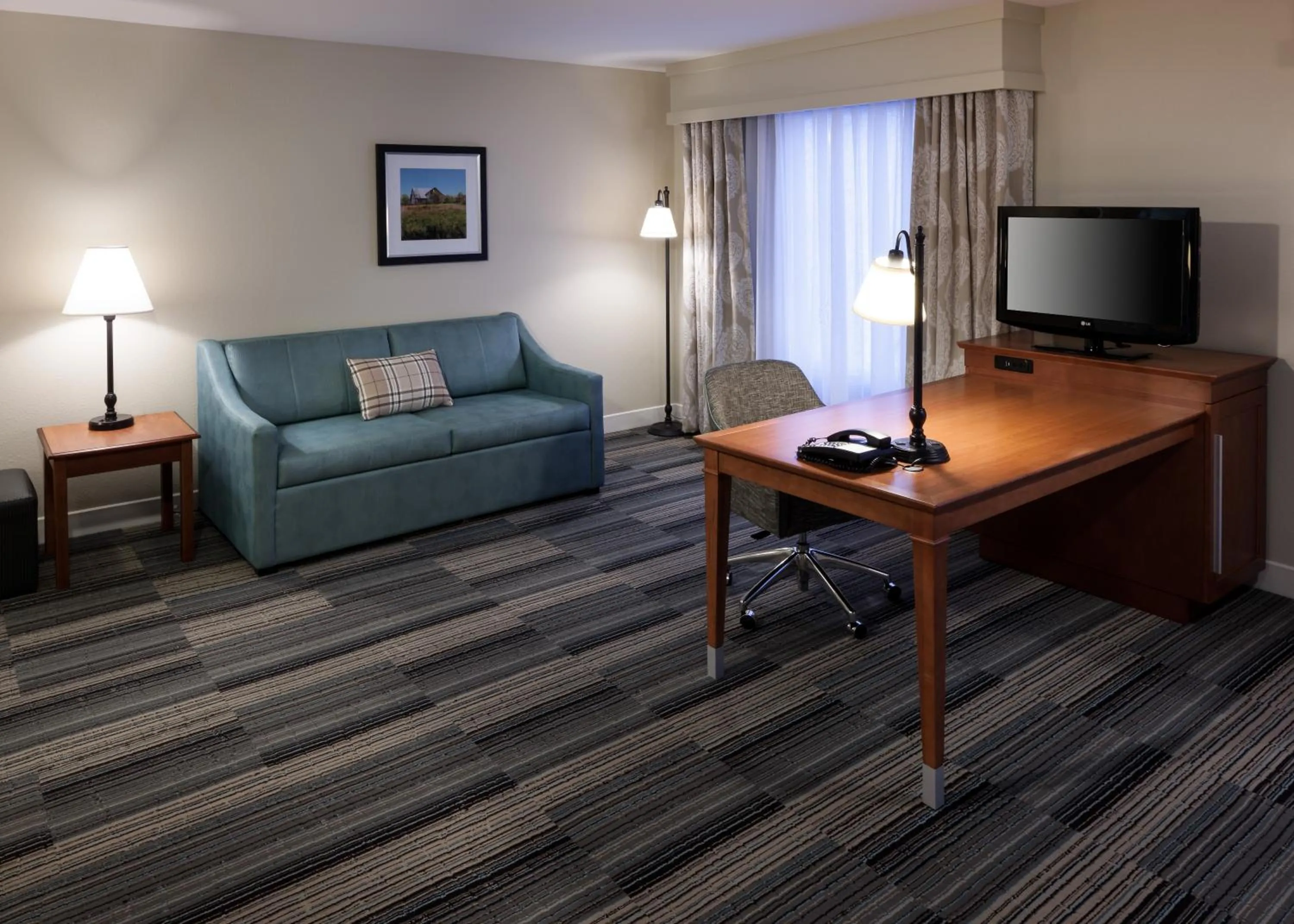 King Suite with Roll-In Shower - Mobility and Hearing Access/Non-Smoking in Hampton Inn & Suites Davenport