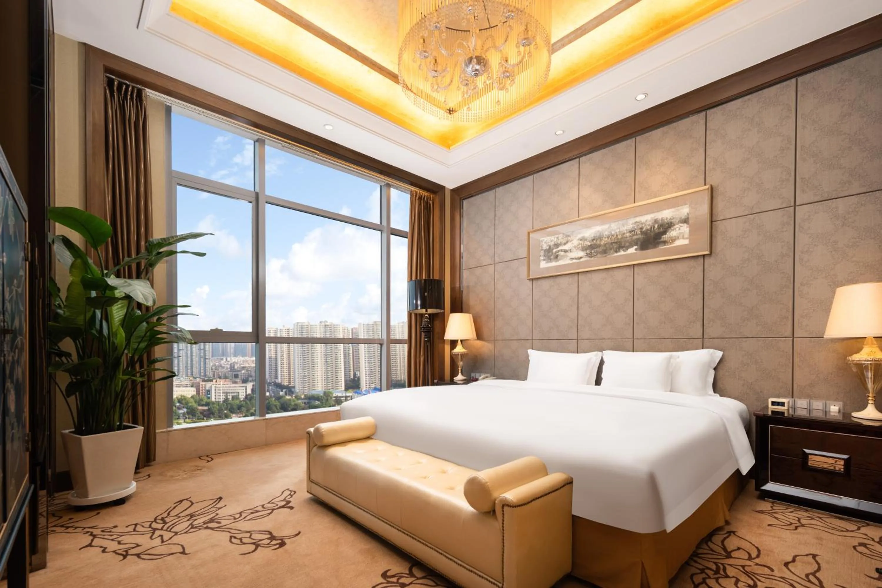 King Presidential Suite in Crowne Plaza Xiangyang by IHG