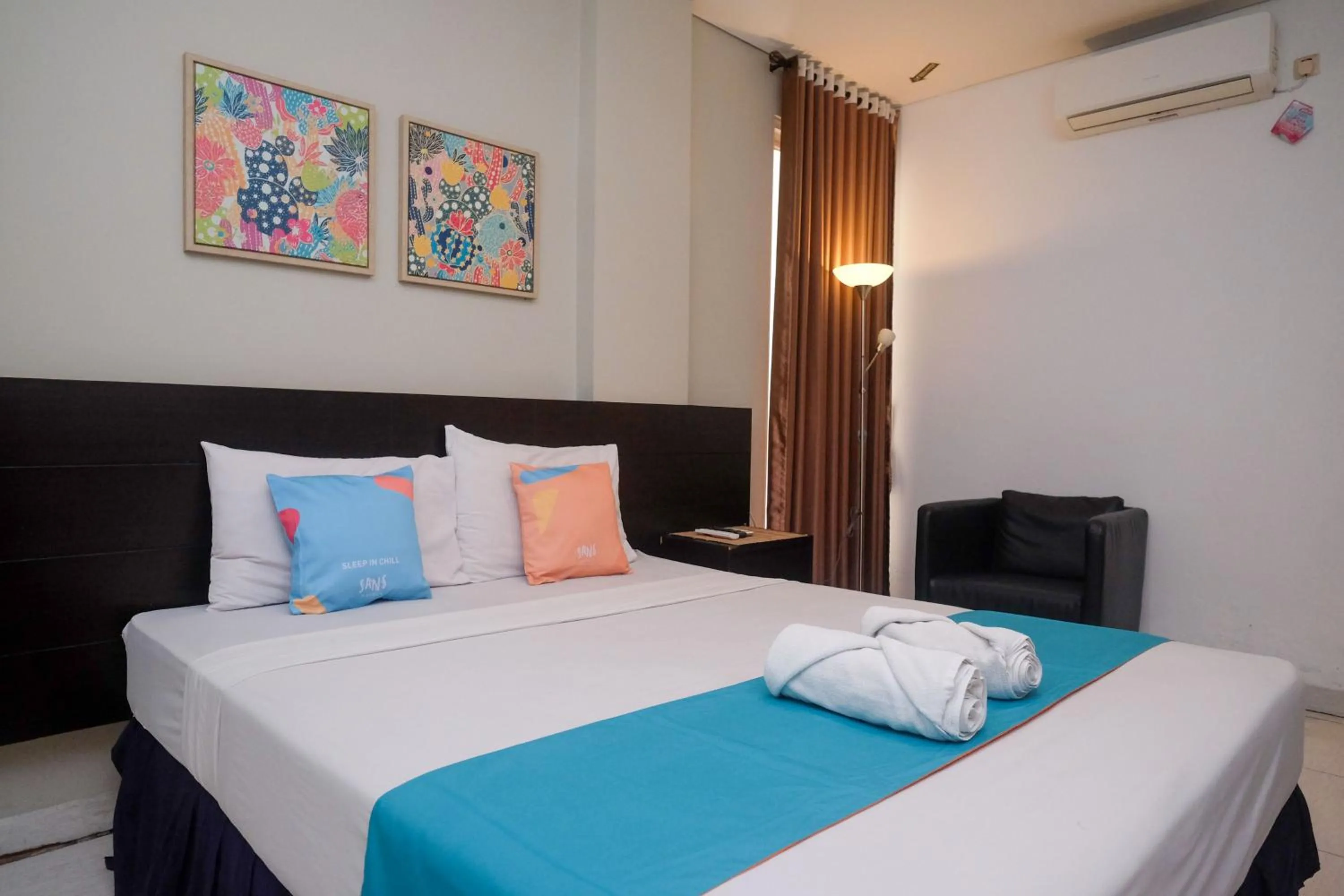 Deluxe Double Room in Sans Hotel Prime Cailendra Yogyakarta by RedDoorz