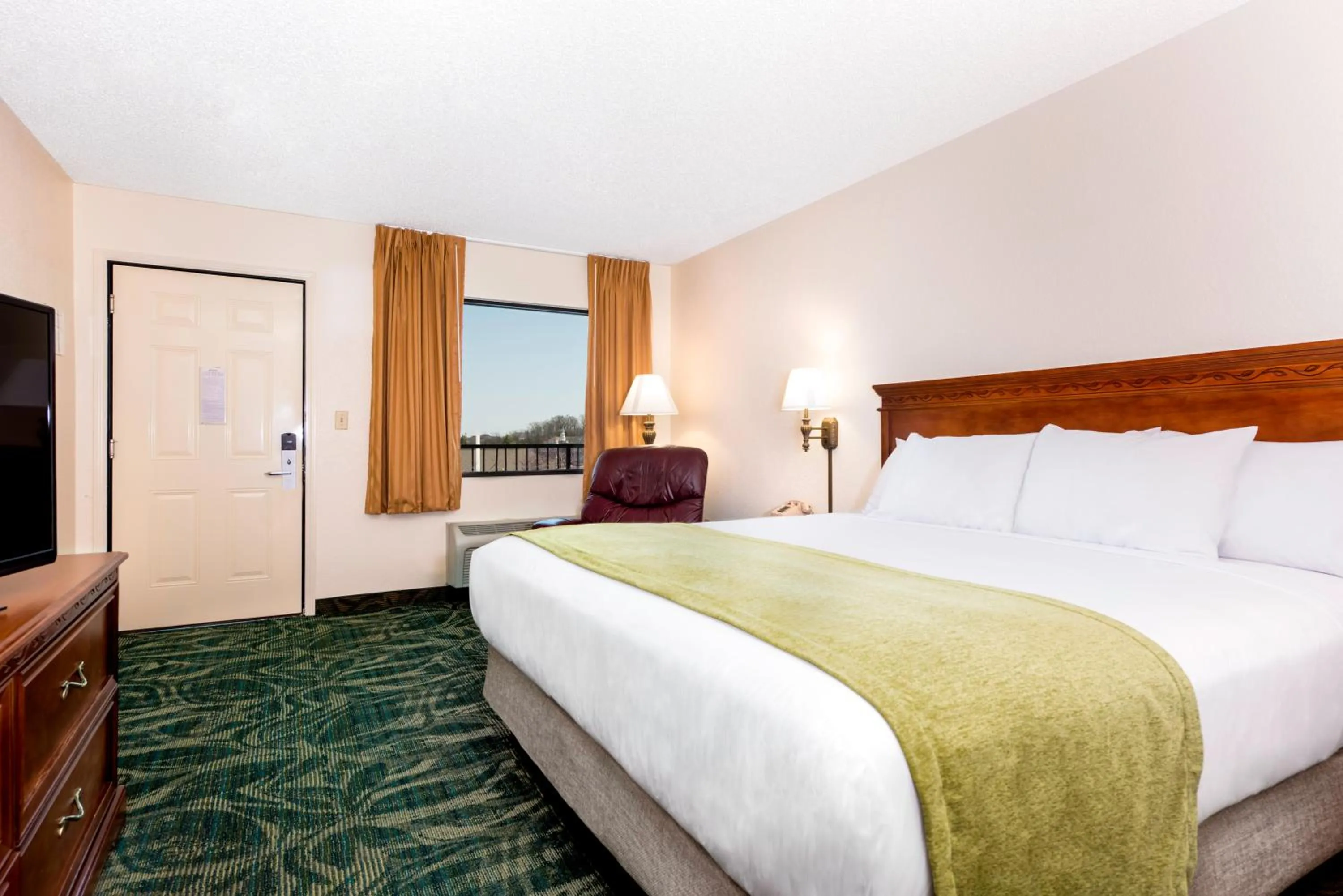 King Room - single occupancy - Non-Smoking in Branson's Best