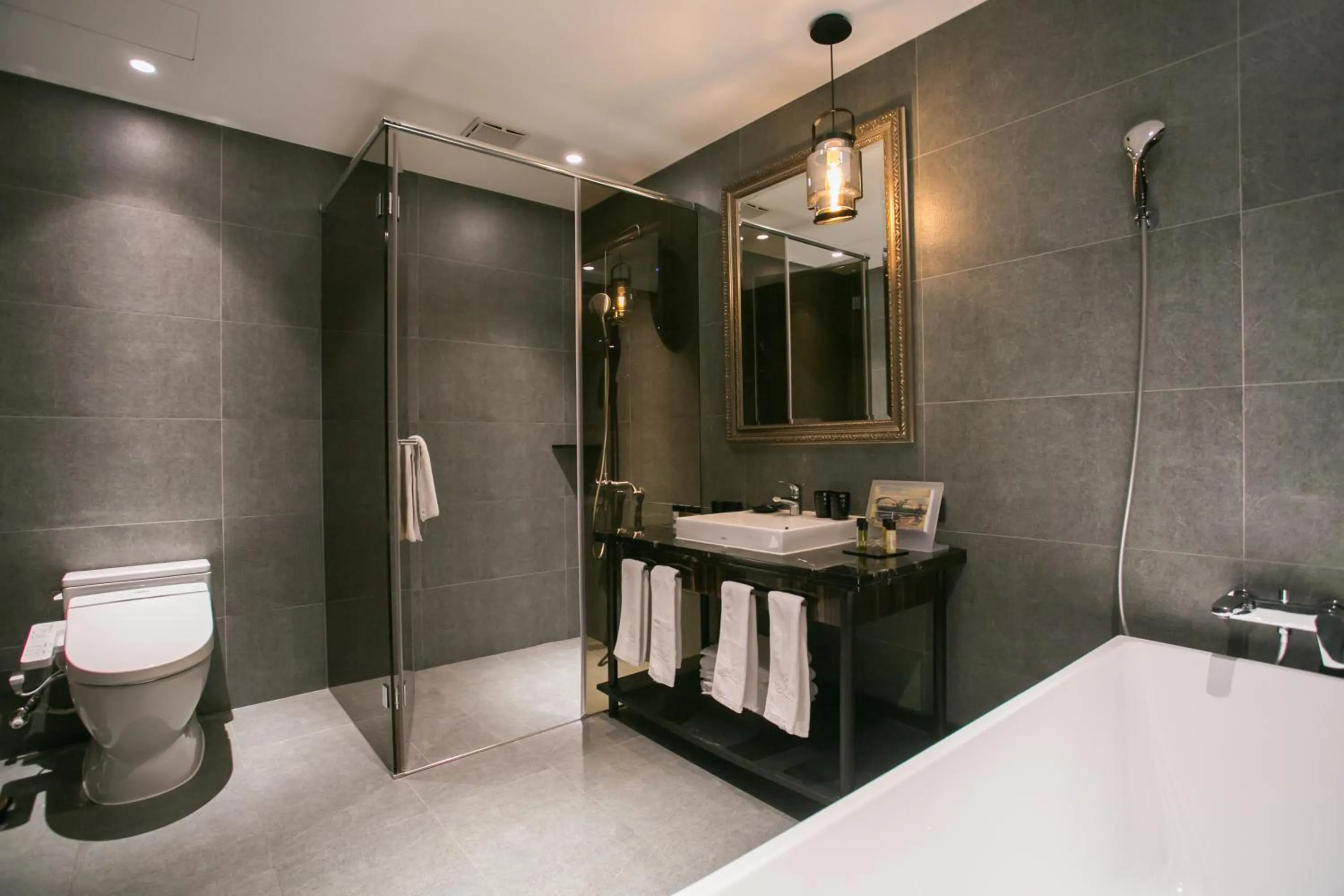 Deluxe Double Room with Bath in Saint Art Hotel