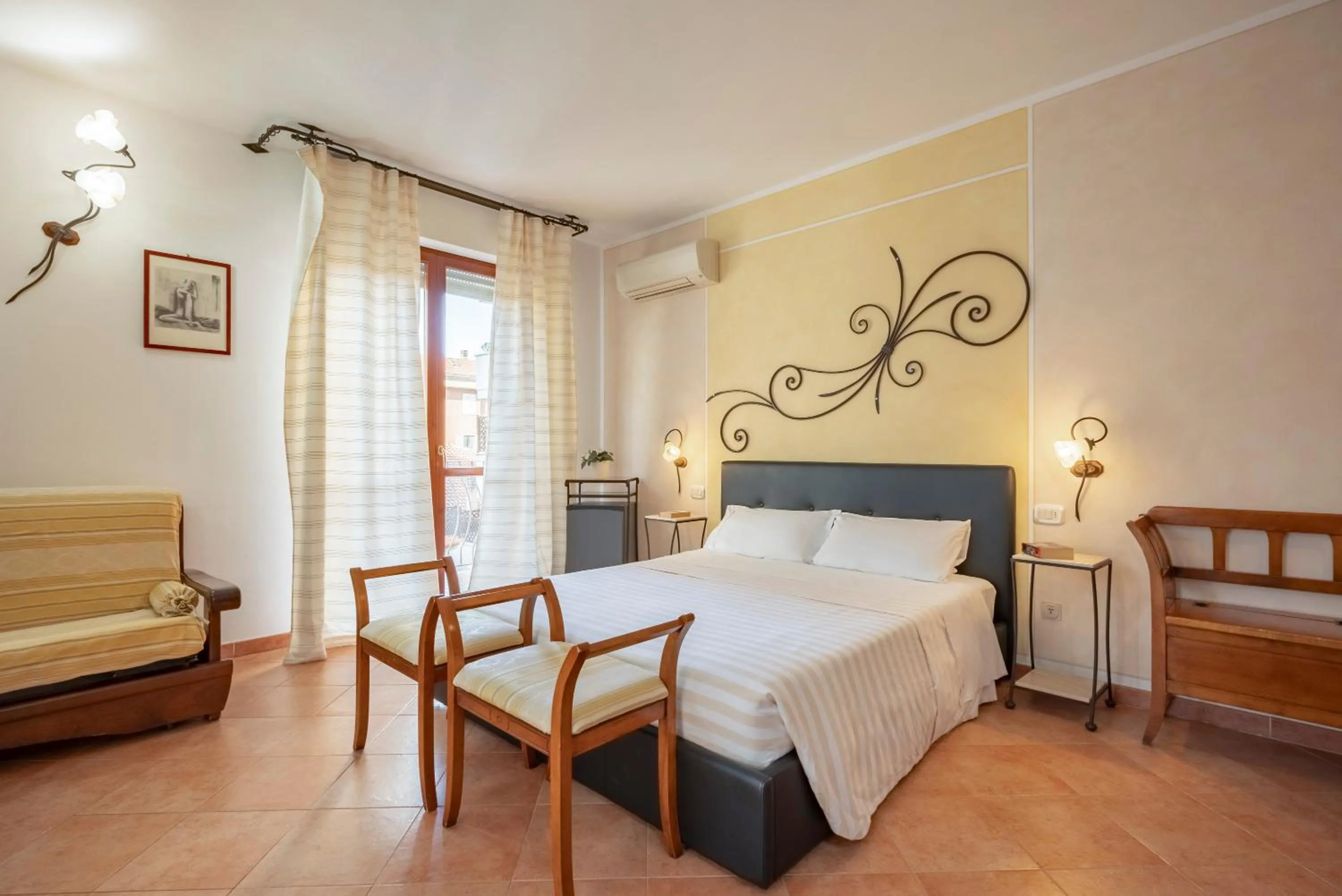 Double Room with Balcony in Lola Piccolo Hotel e Appartamenti