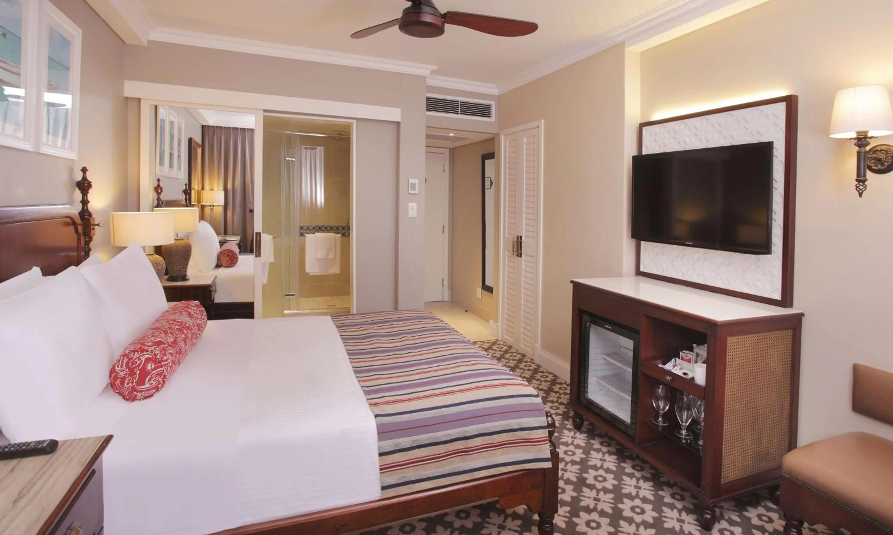 Executive Room 1 King Non Smoking - single occupancy in Southern Sun Maputo