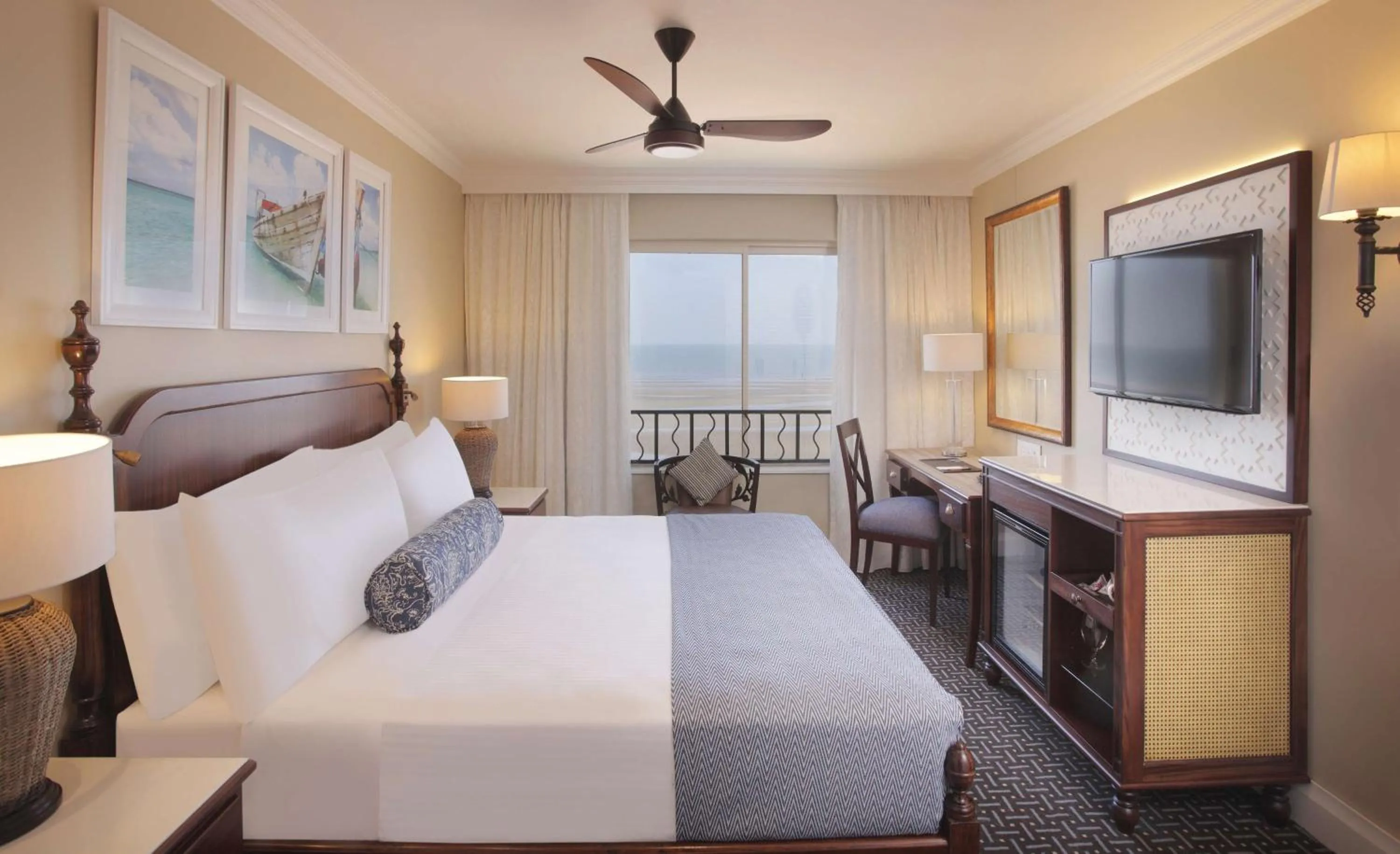 Suite Room 1 King Bed Non Smoking - single occupancy in Southern Sun Maputo