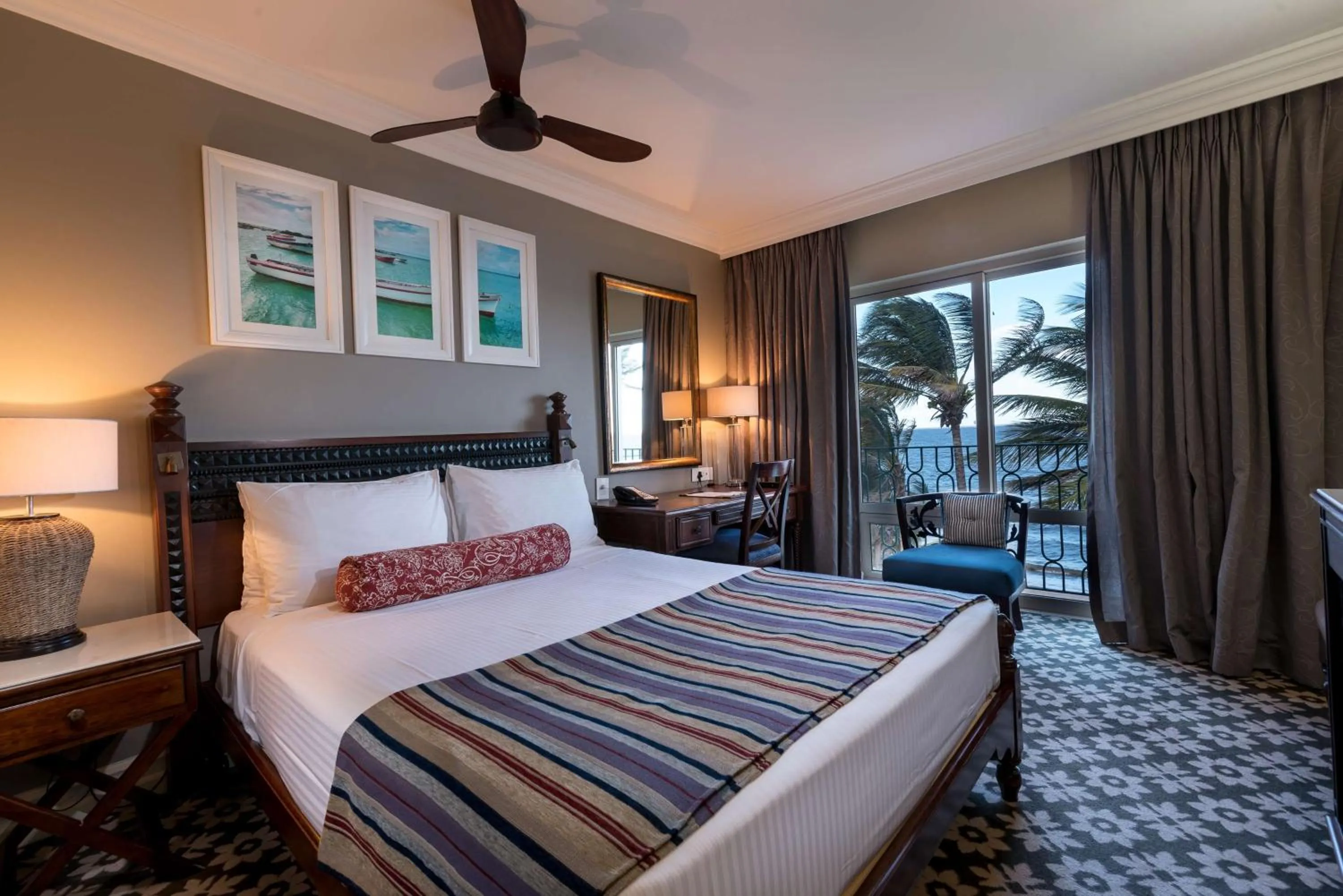 Superior Room 1 Queen Bed Non Smoking - single occupancy in Southern Sun Maputo