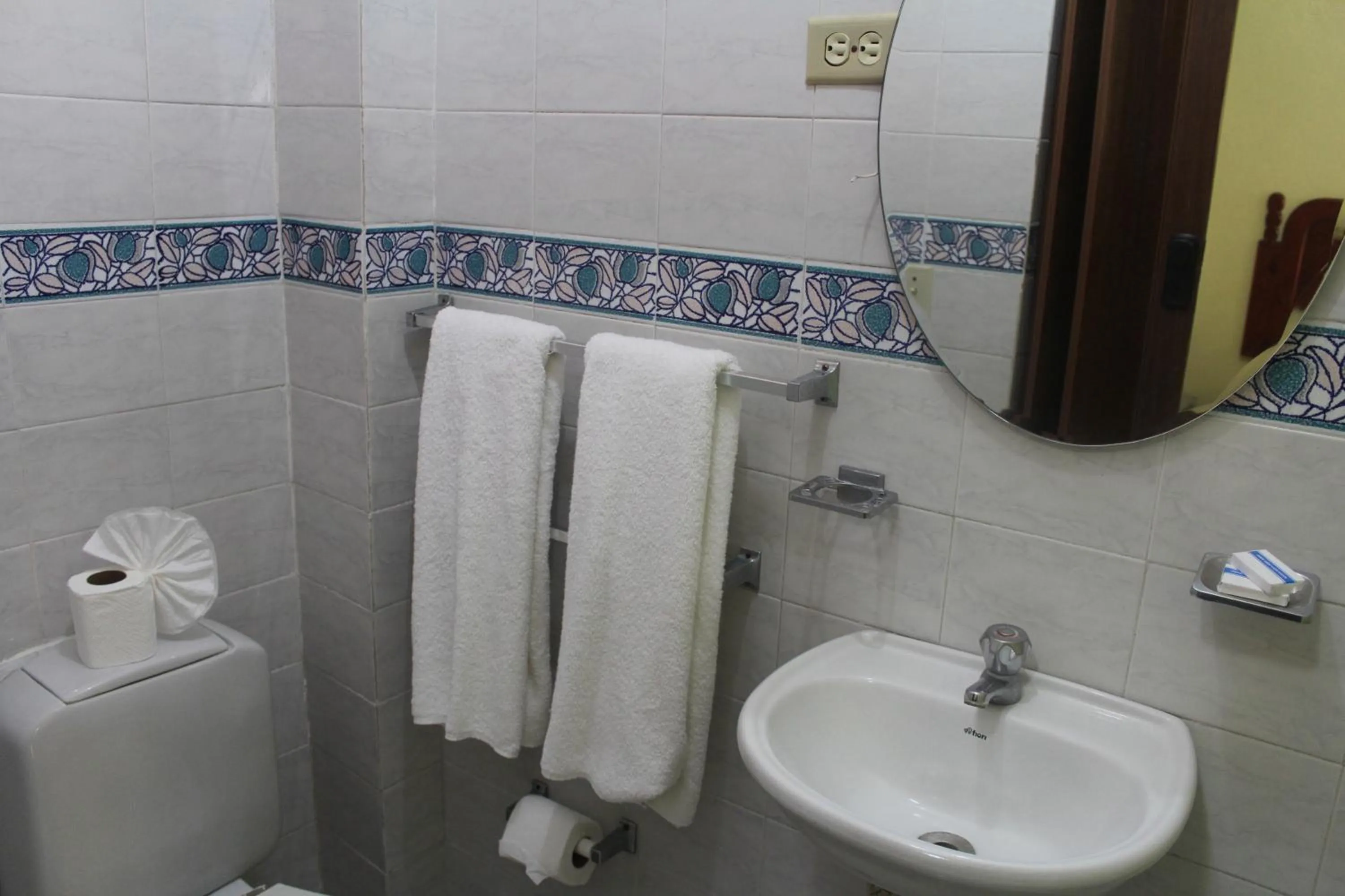 Queen Room in Royal Palace Hotel