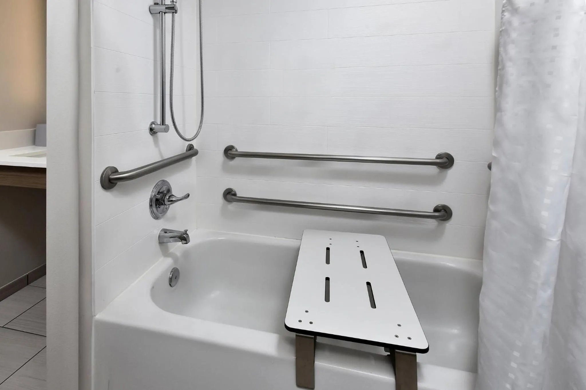 King Room - Disability Access in Holiday Inn Express Richmond I-64 Short Pump Area by IHG