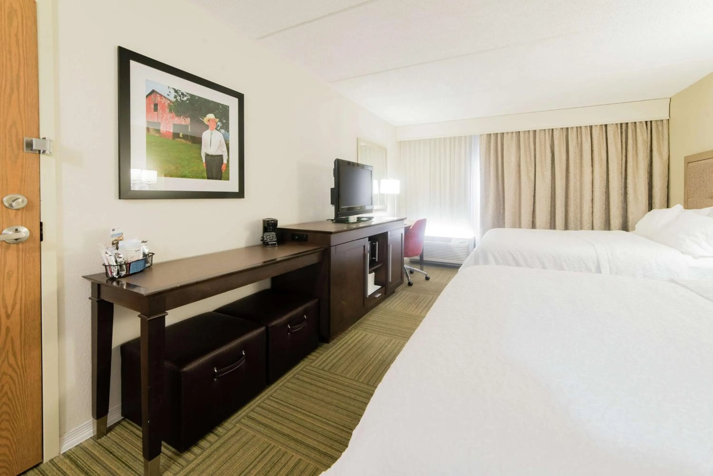 Queen Room with Two Queen Beds (4 Adults) in Hampton Inn Caryville-I-75/Cove Lake-State Park