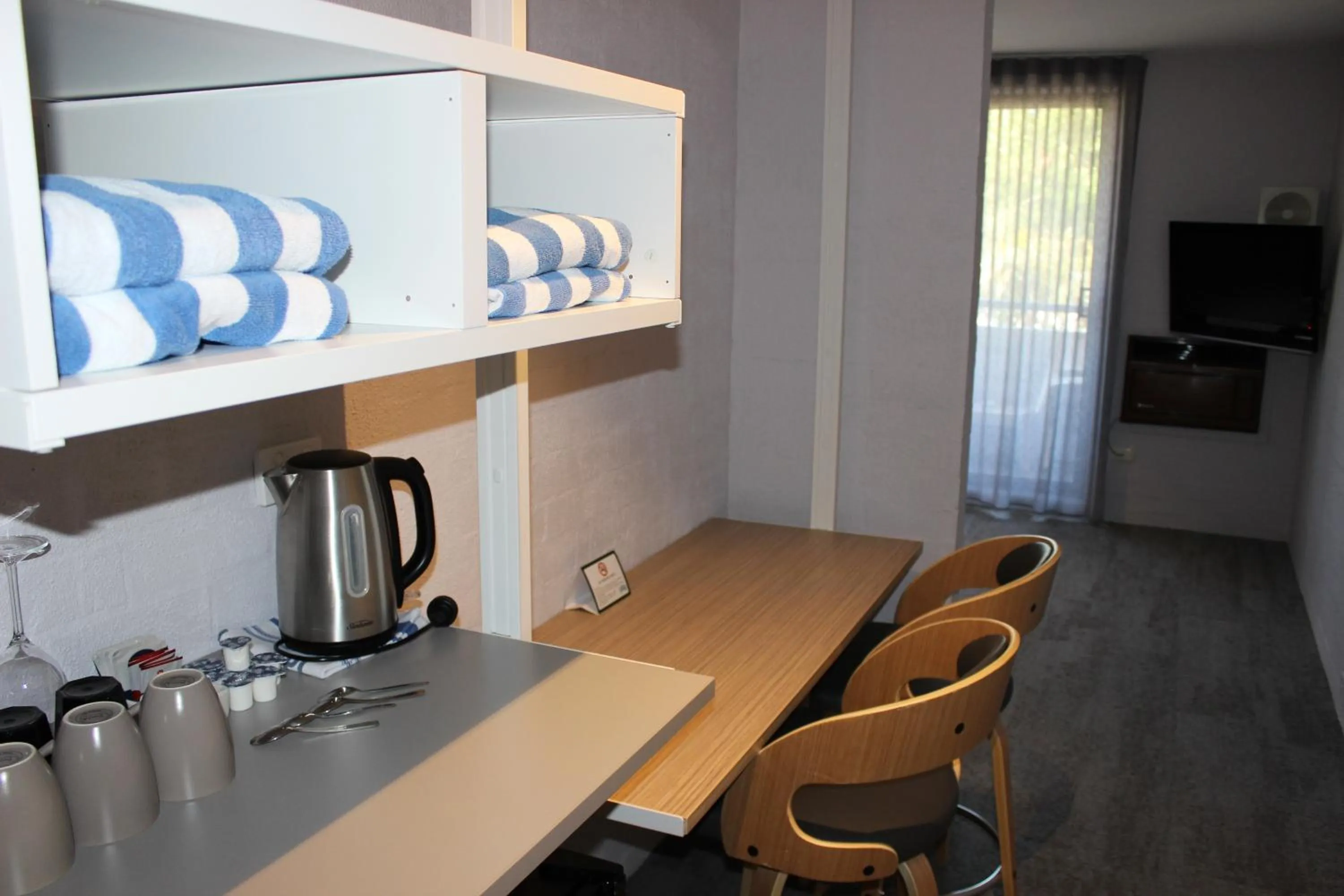 Deluxe Two Bedroom with Free Wifi and Parking in Atrium Hotel Mandurah