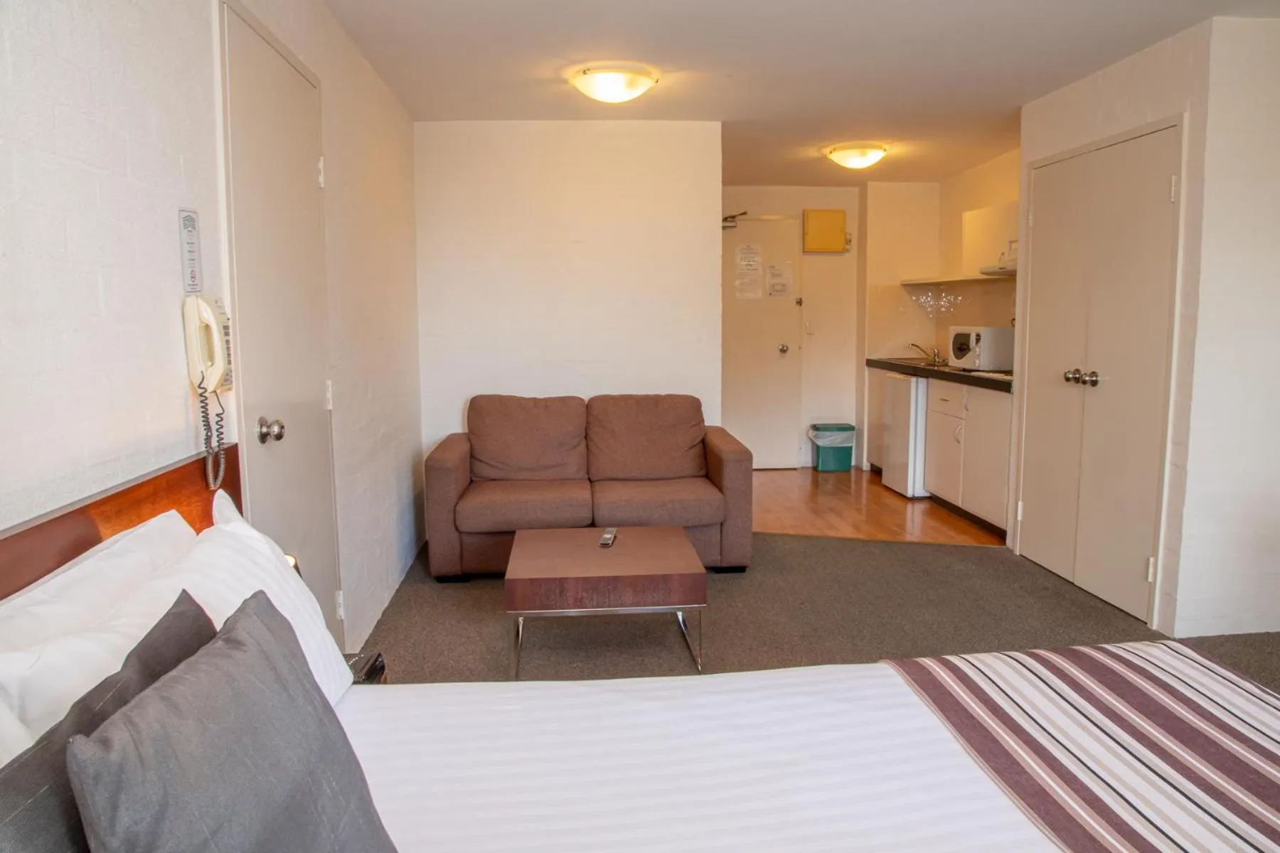 Studio Apartment with Free Wifi and Parking in Atrium Hotel Mandurah