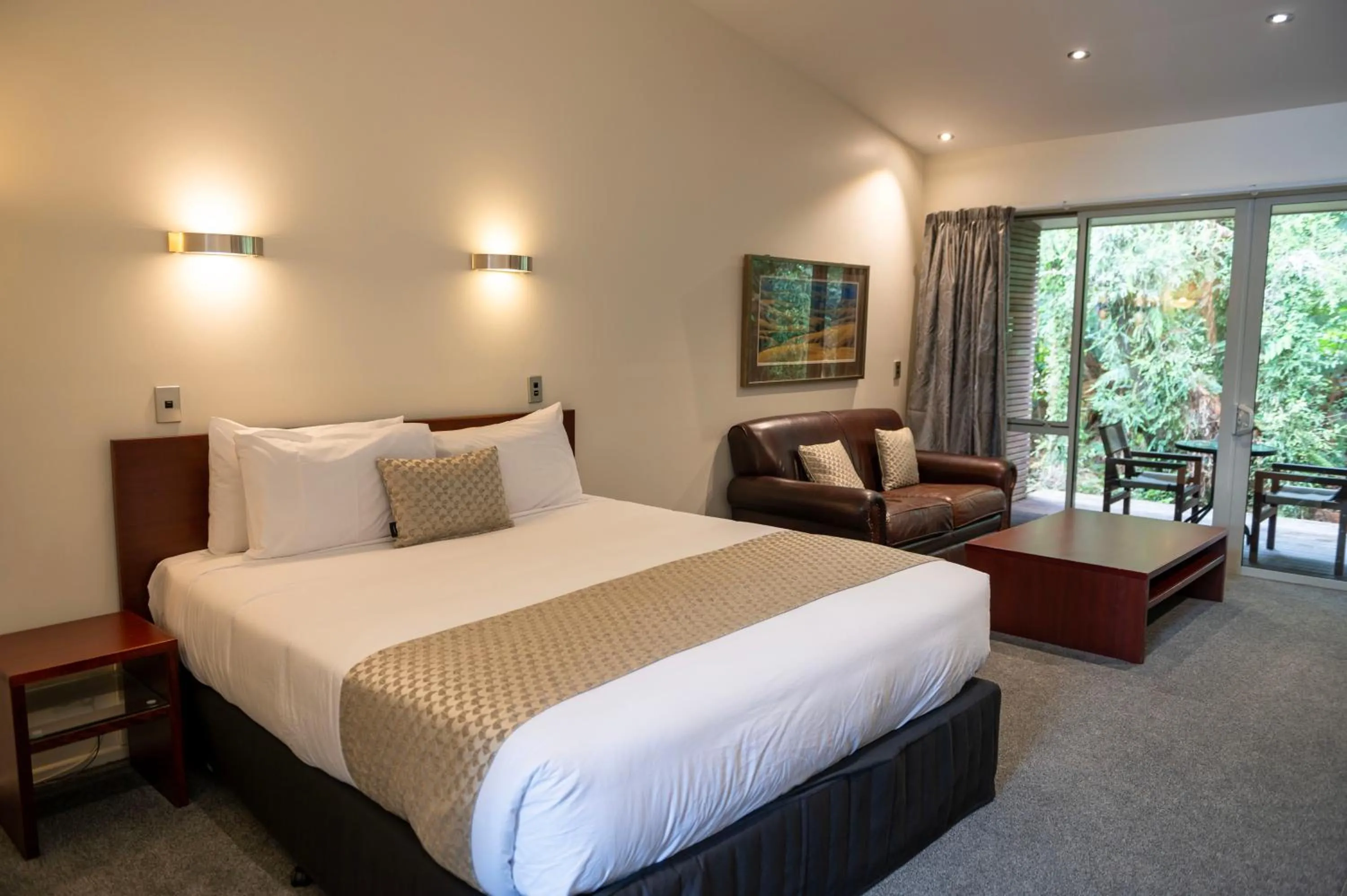 Executive Studio in Punga Grove