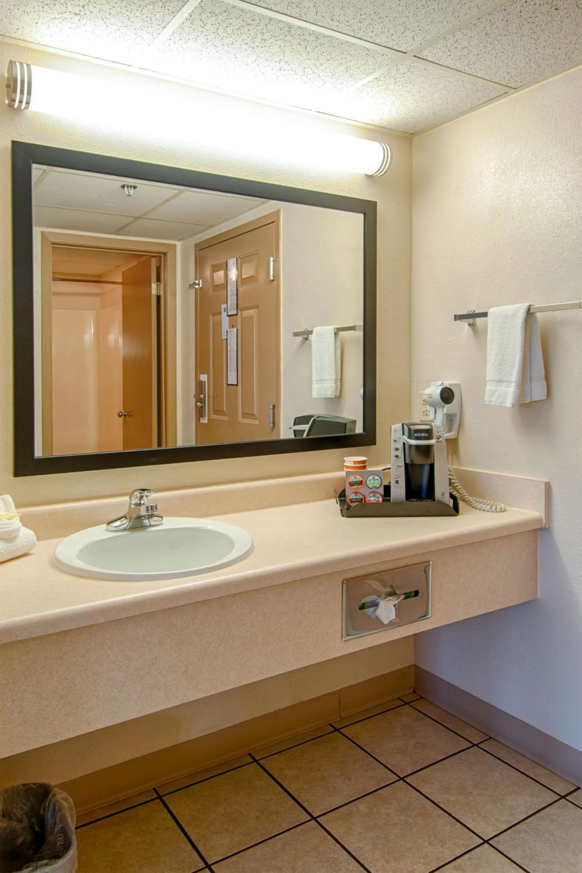 Queen Room with Two Queen Beds and Balcony - single occupancy in Park Tower Inn