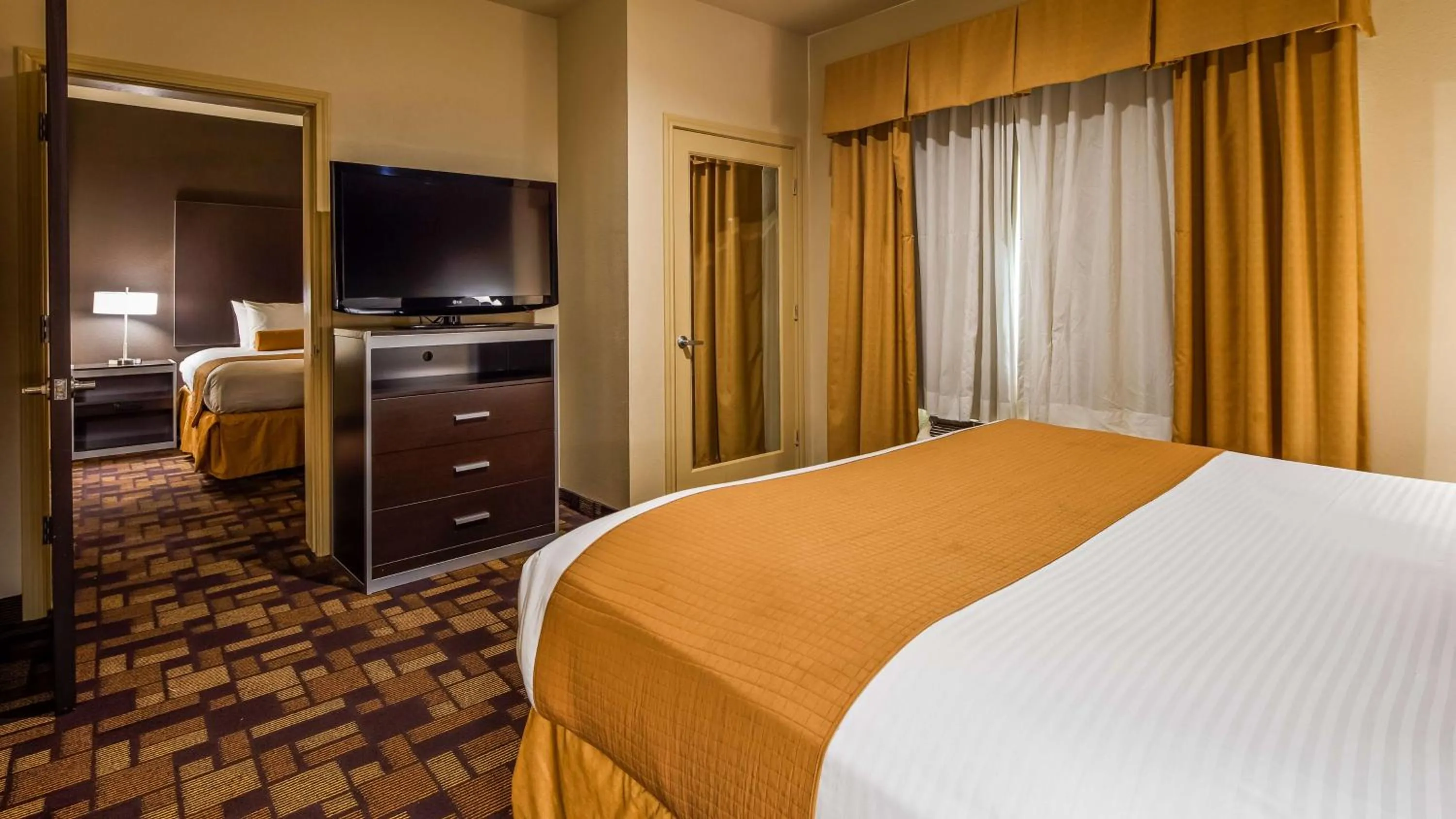 Deluxe King Suite with Two King Beds - Non-Smoking in Best Western Windsor Pointe Hotel & Suites-Frost Bank Center