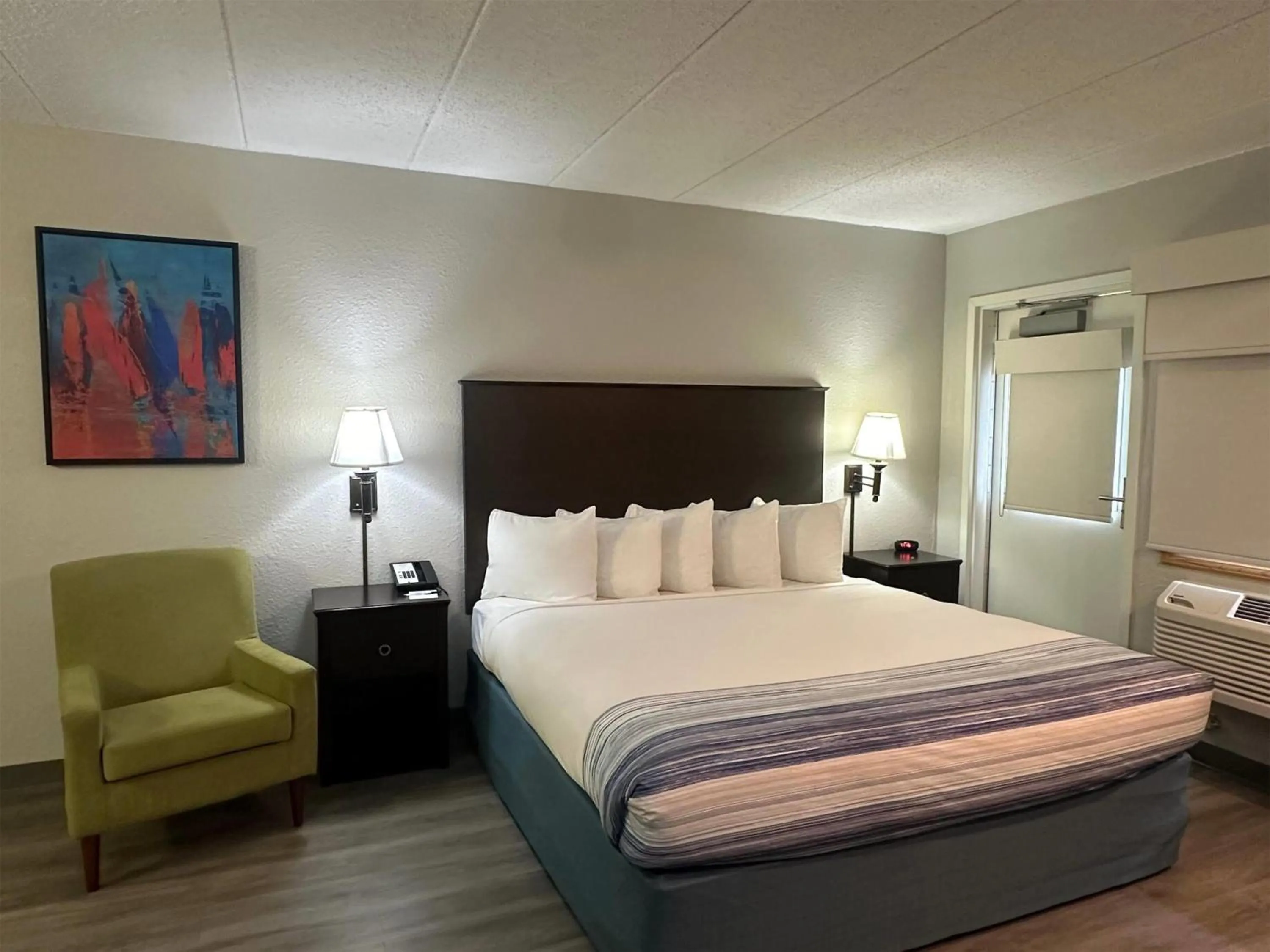 1 King Bed, Efficiency Room, Water View, Upper Floor, Non-Smoking in AmericInn by Wyndham Menominee