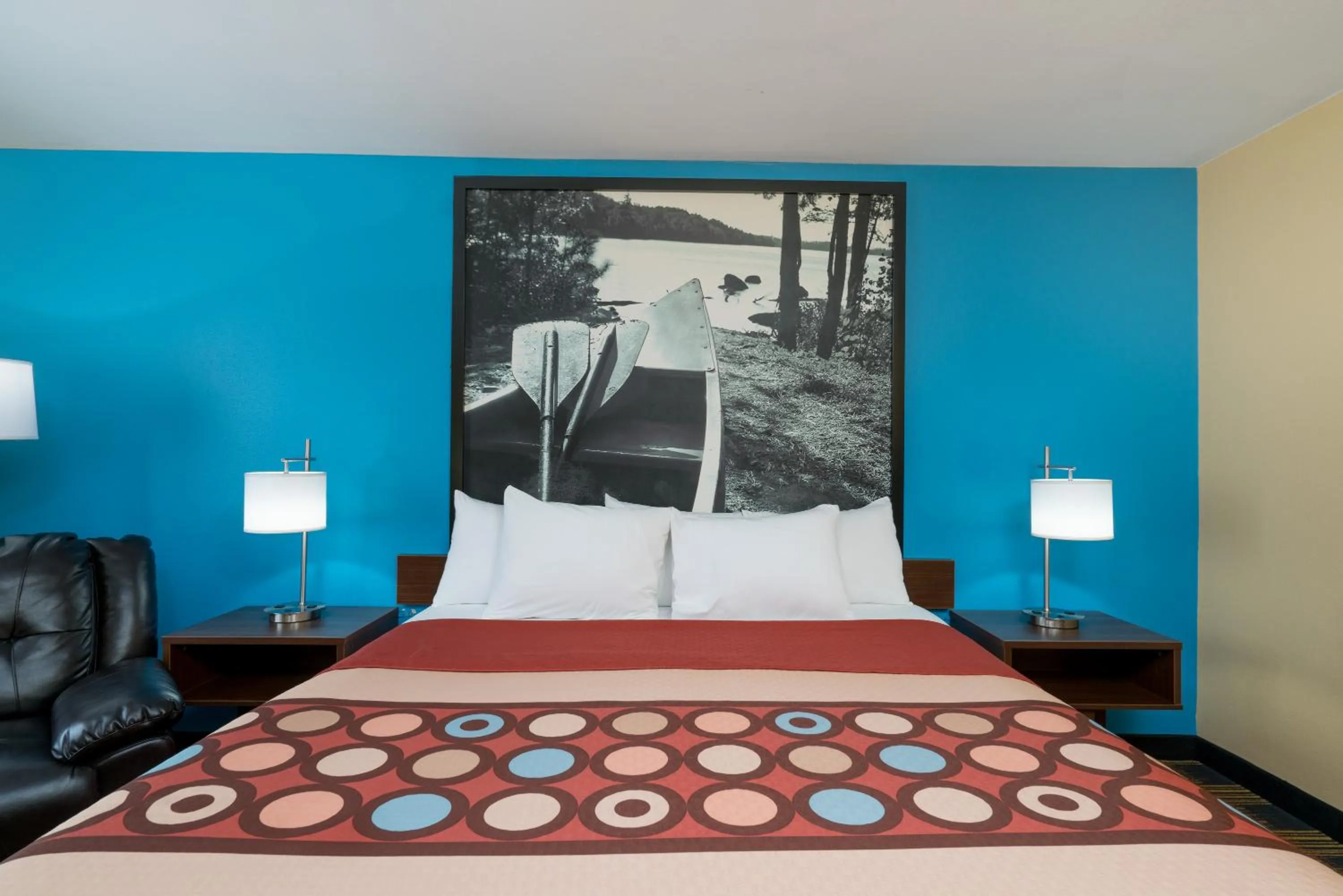 King Room - Ground Floor/Non-Smoking in Super 8 by Wyndham Rochester Mayo Clinic Area