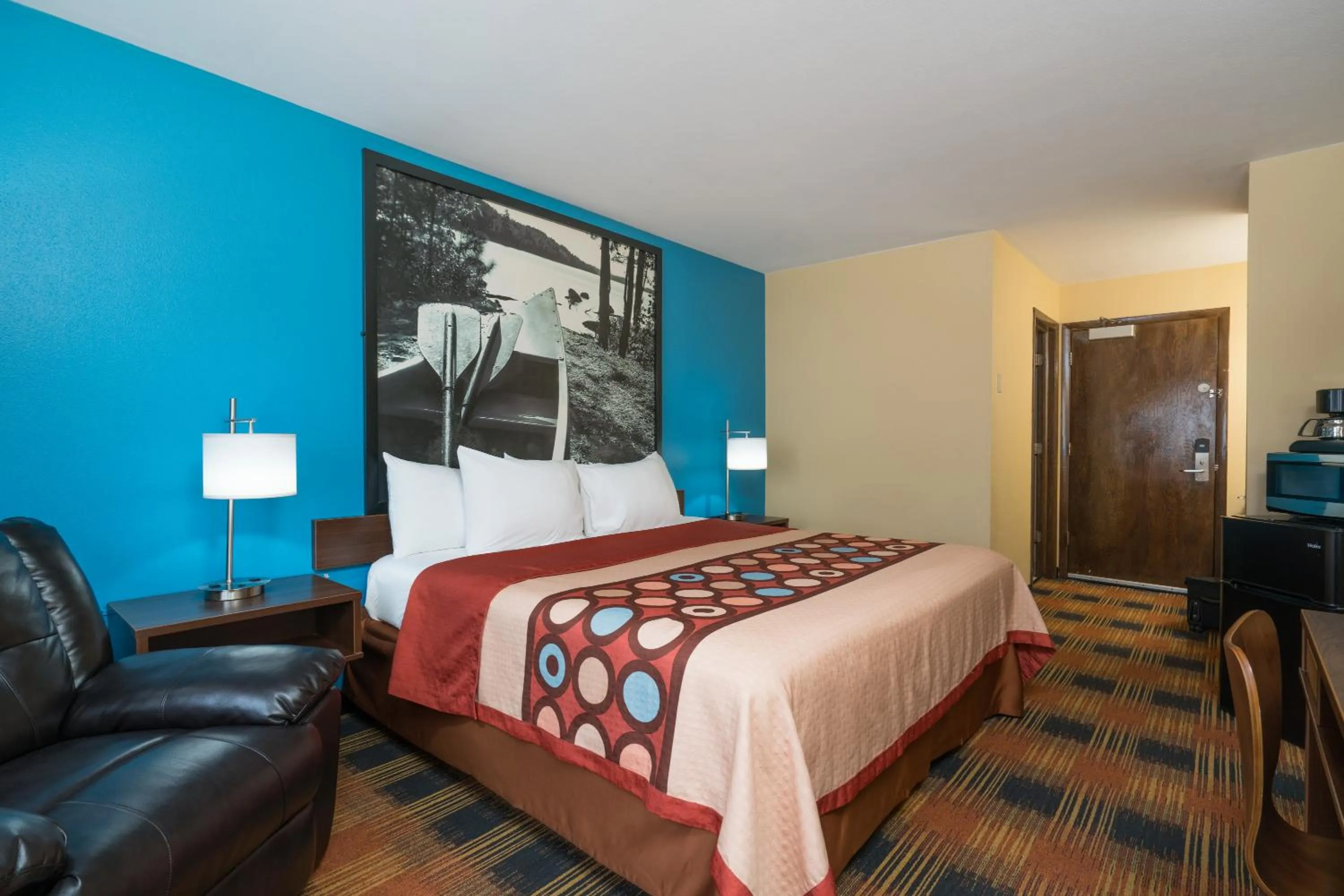 King Room - Second Floor/Non-Smoking in Super 8 by Wyndham Rochester Mayo Clinic Area