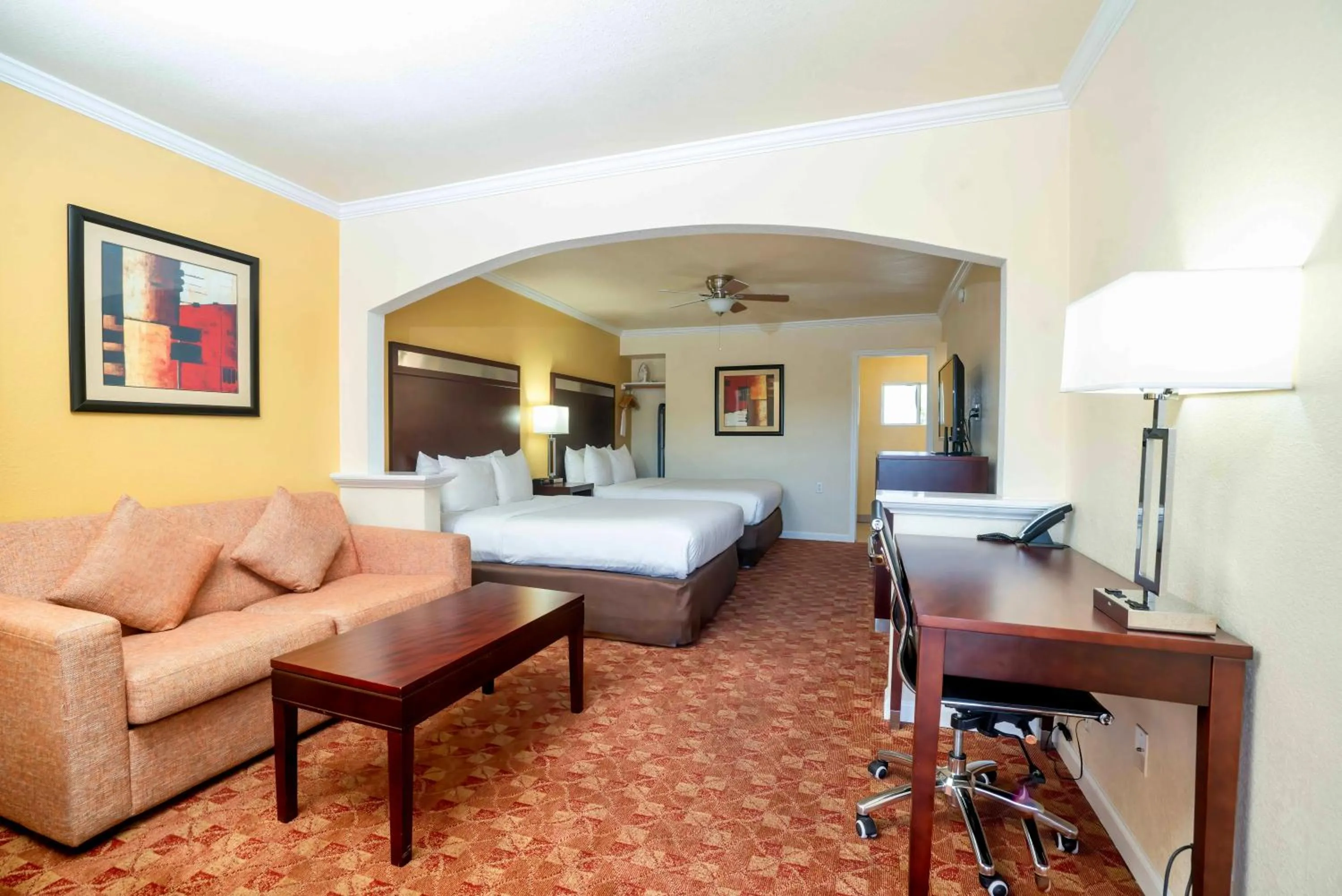 Queen Suite with Two Queen Beds - Non-Smoking in Quality Inn Ukiah
