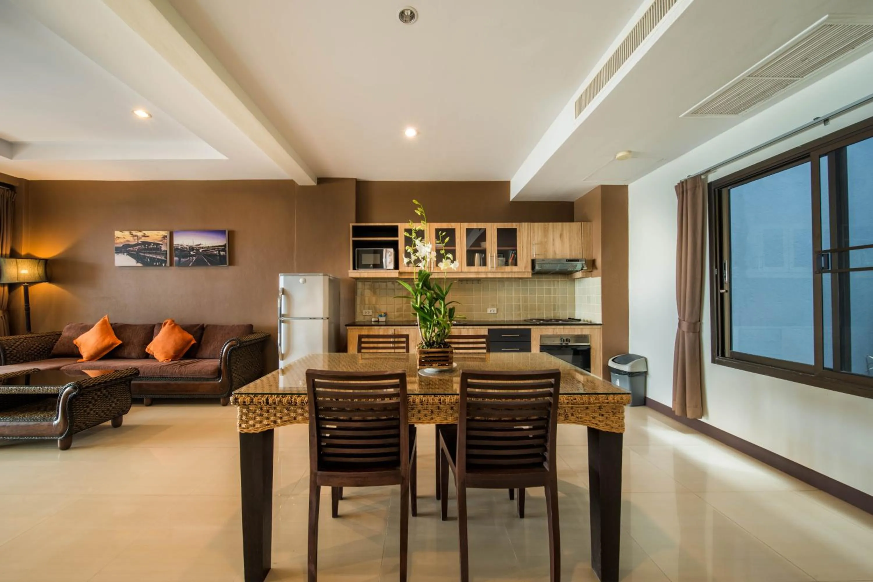 Deluxe Suite with Sea View in Kamala Beachfront Apartment