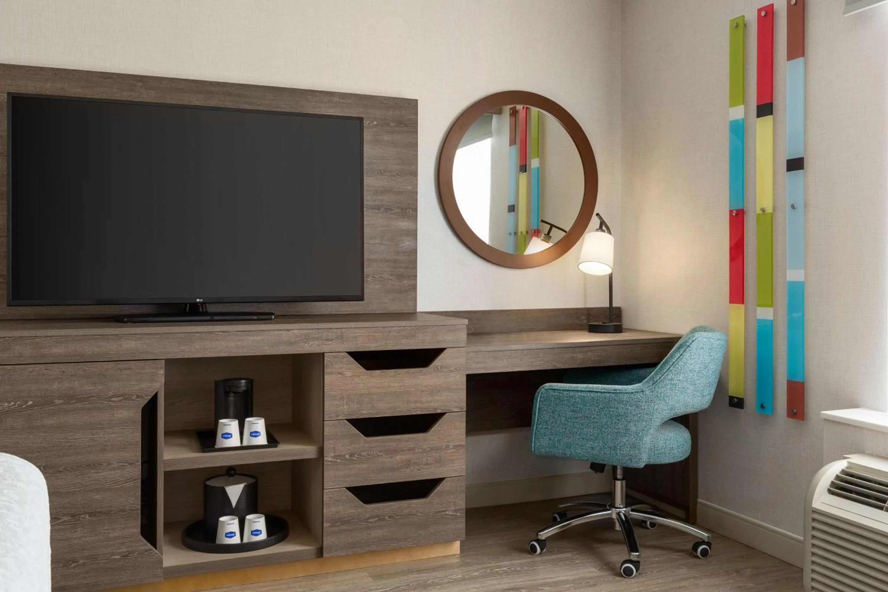 King Room with King Bed - Non-Smoking in Hampton Inn by Hilton Napanee