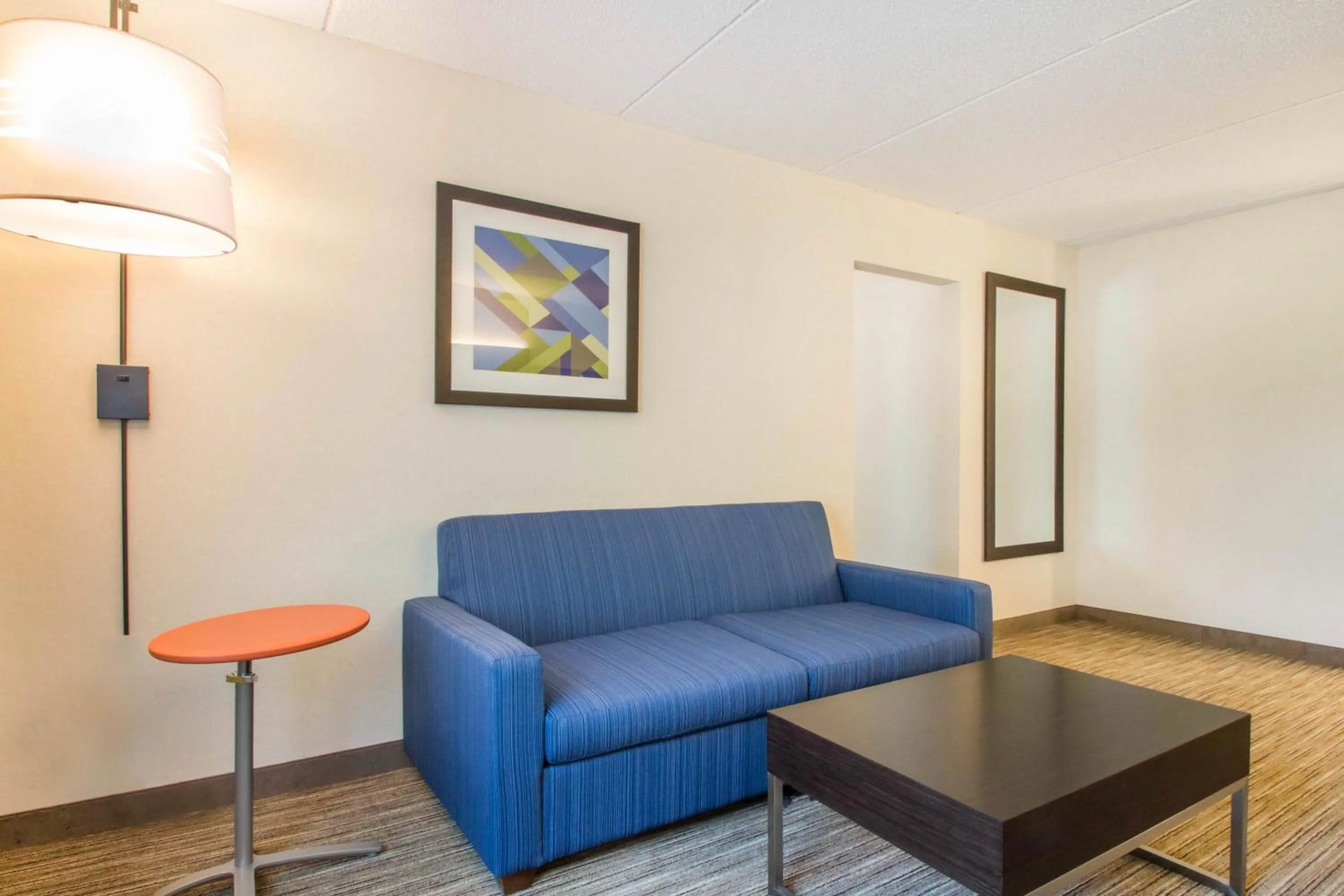 Queen Suite in Holiday Inn Express & Suites - Albany Airport - Wolf Road by IHG