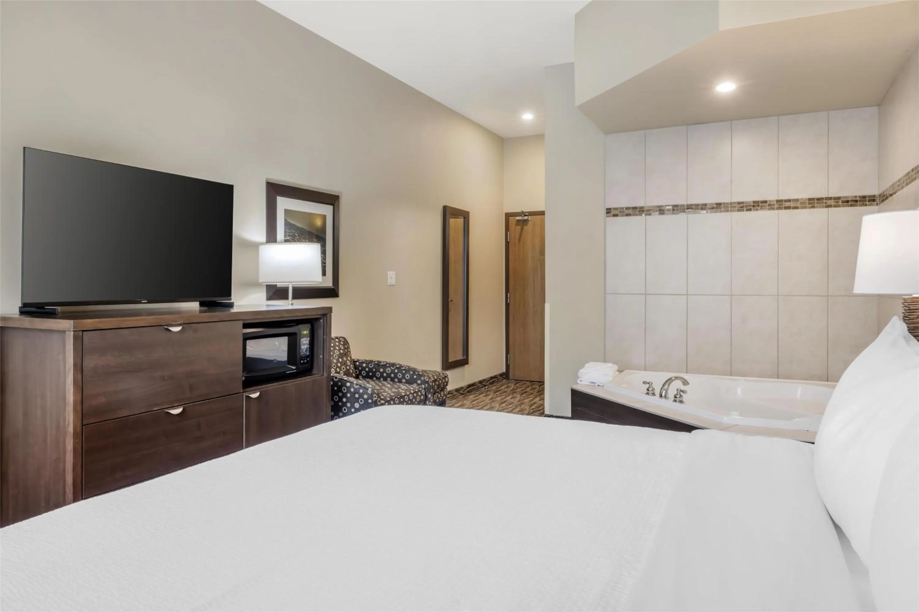 King Room with Whirlpool - Non-Smoking in Best Western Plus Bridgewater Hotel & Convention Centre
