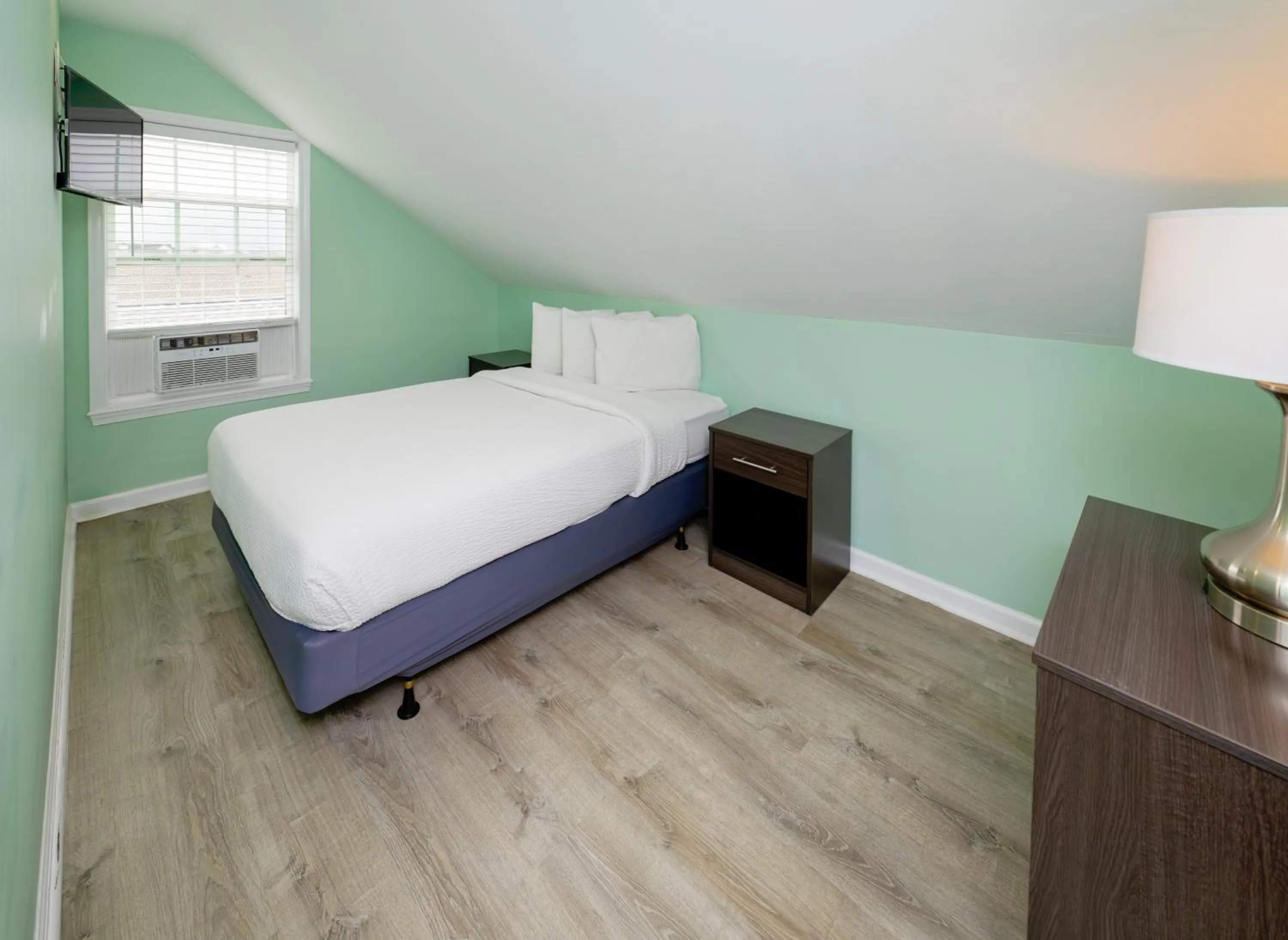 Three-Bedroom Suite in Commander Beach House Hotel