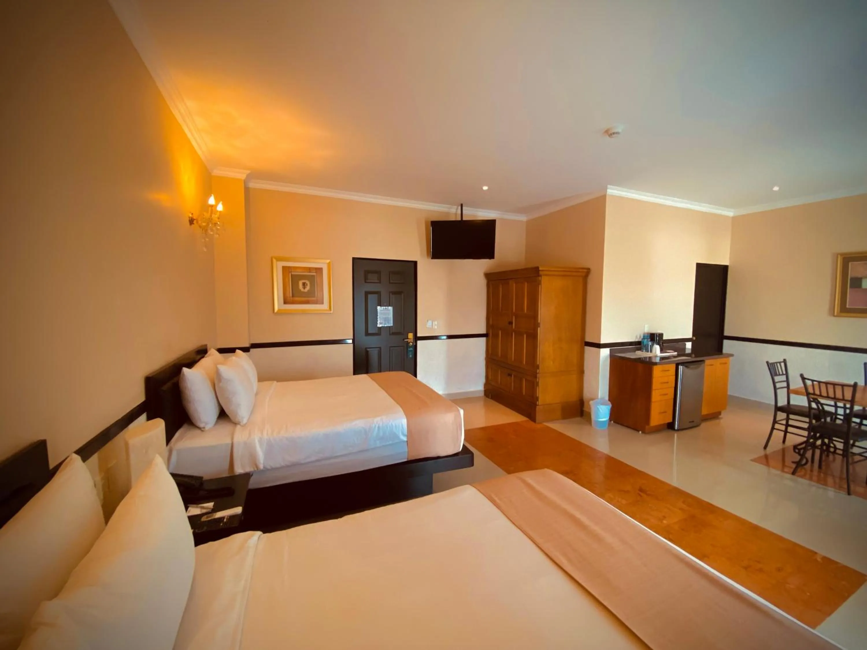 Suite Two Beds in Hotel Palacio Maya