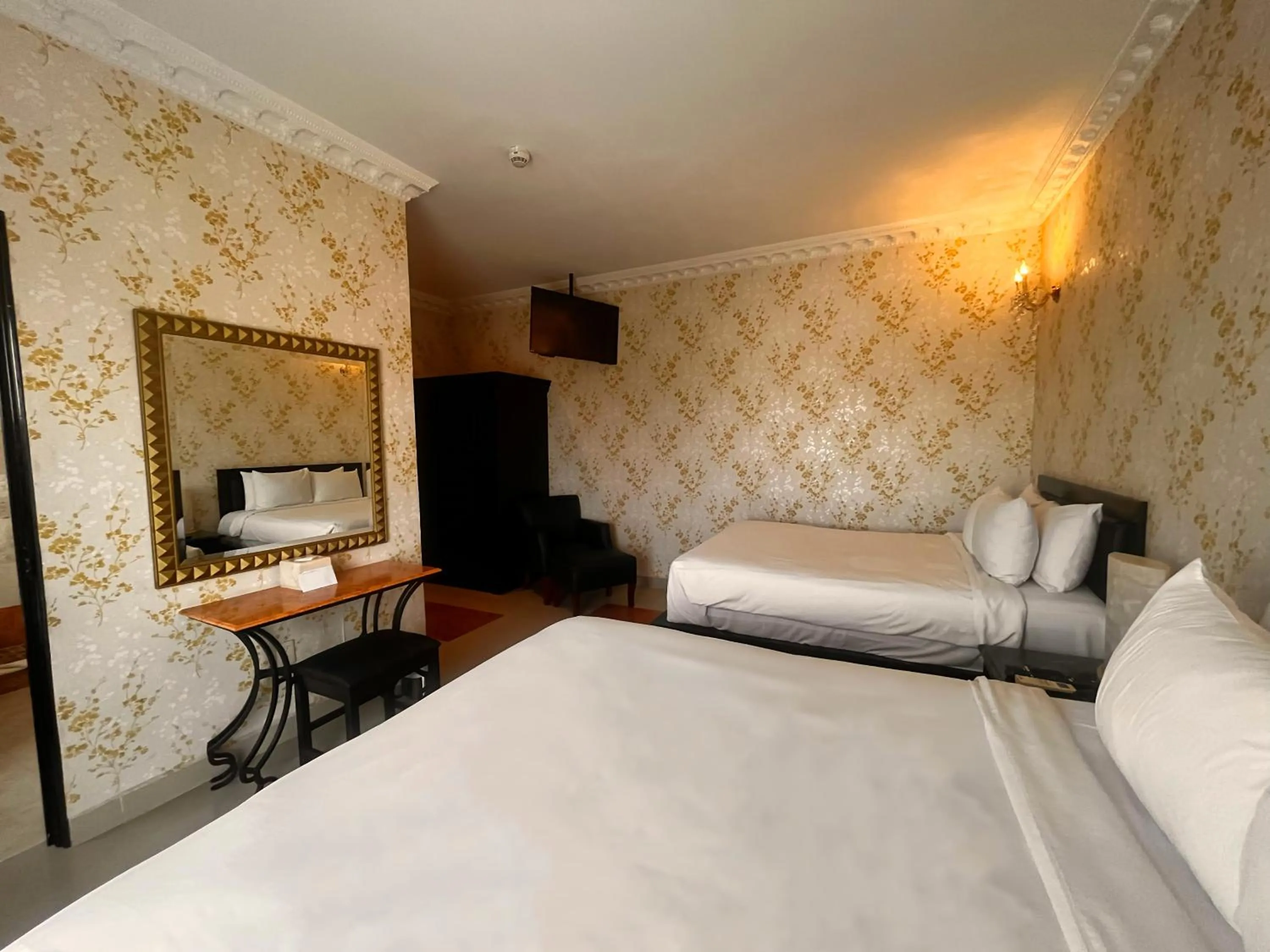 Suite with Spa Bath in Hotel Palacio Maya