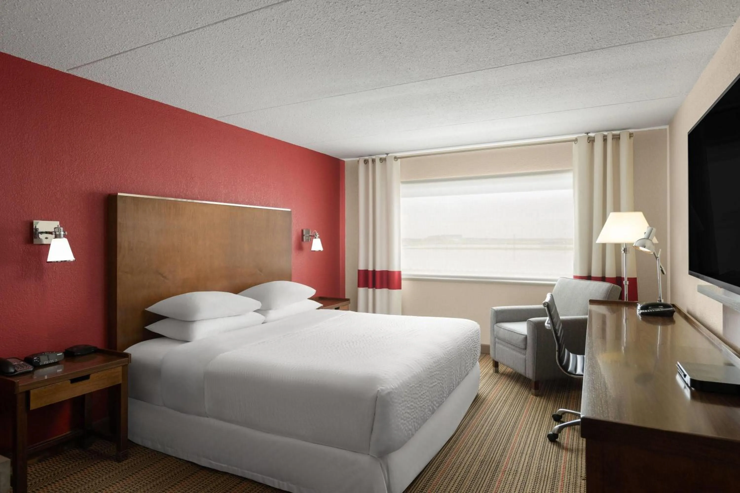 King Room - Mobility Access/Non-Smoking in Lakeview Signature, Trademark Collection by Wyndham
