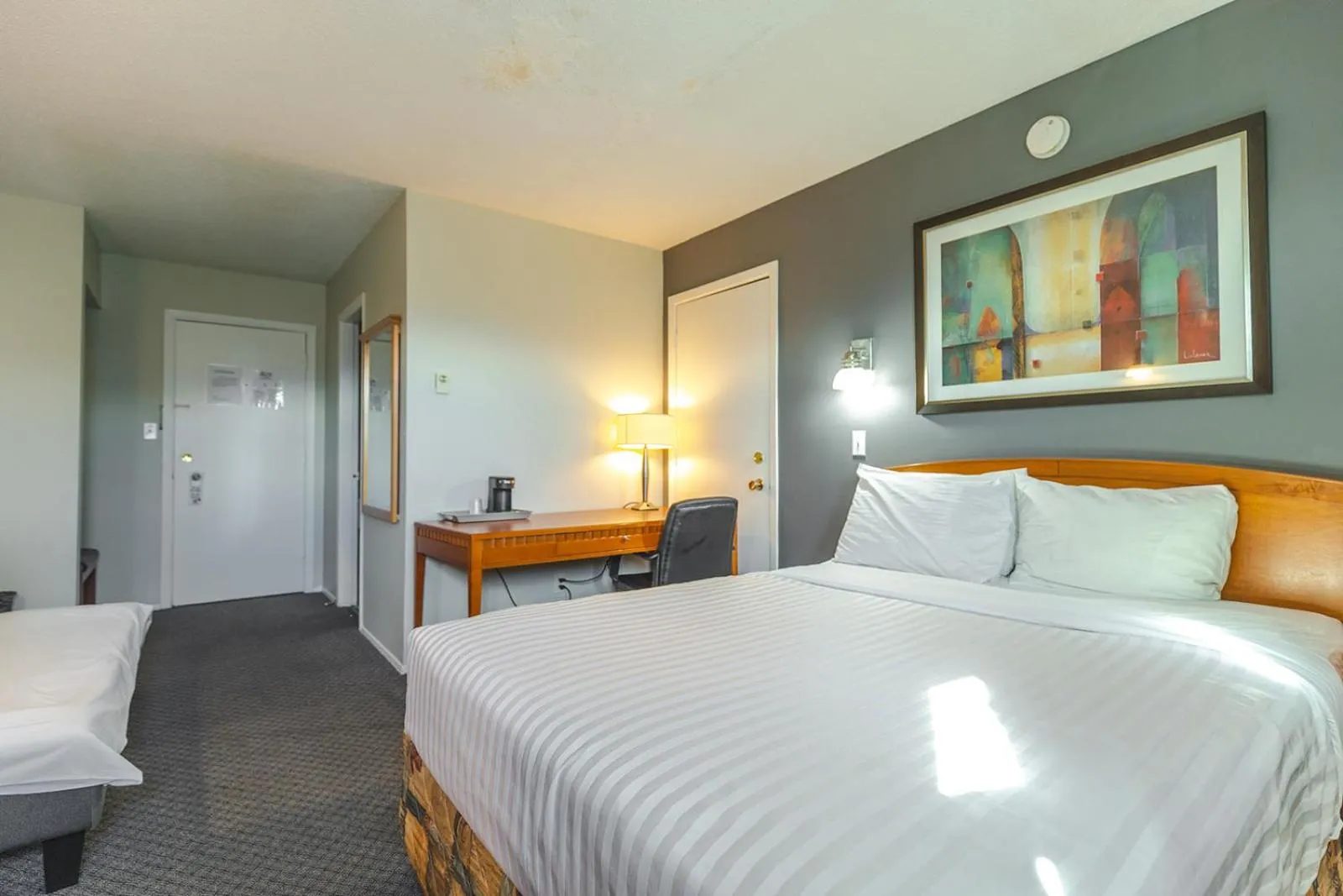 Queen Room - single occupancy - Non-Smoking in Canadas Best Value Inn Kelowna