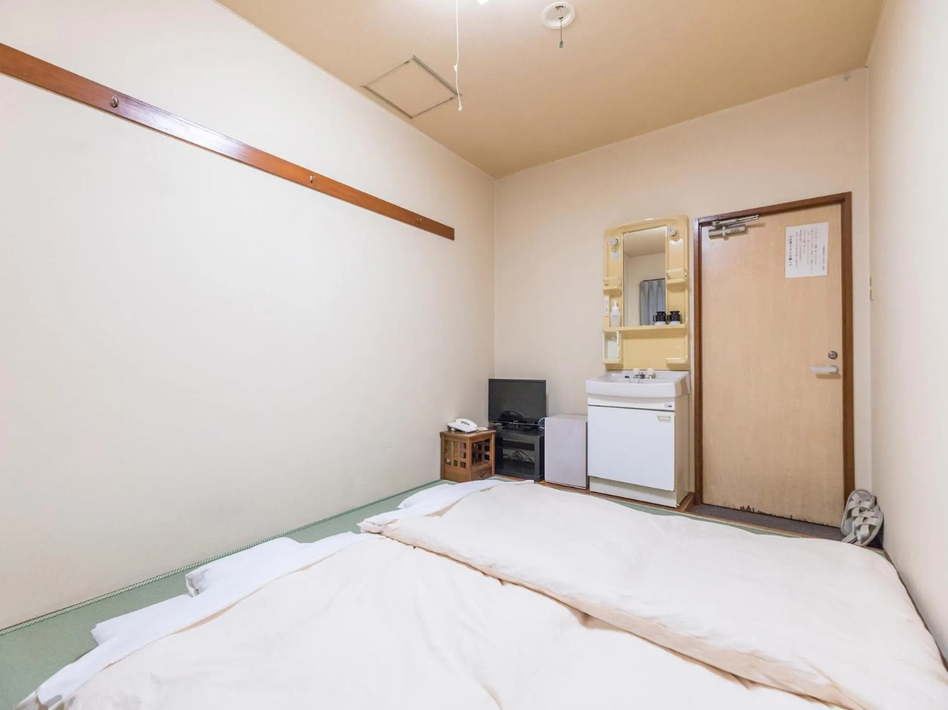 Japanese-Style Twin Room with Shared Bathroom - Smoking in Hotel Isesaki East