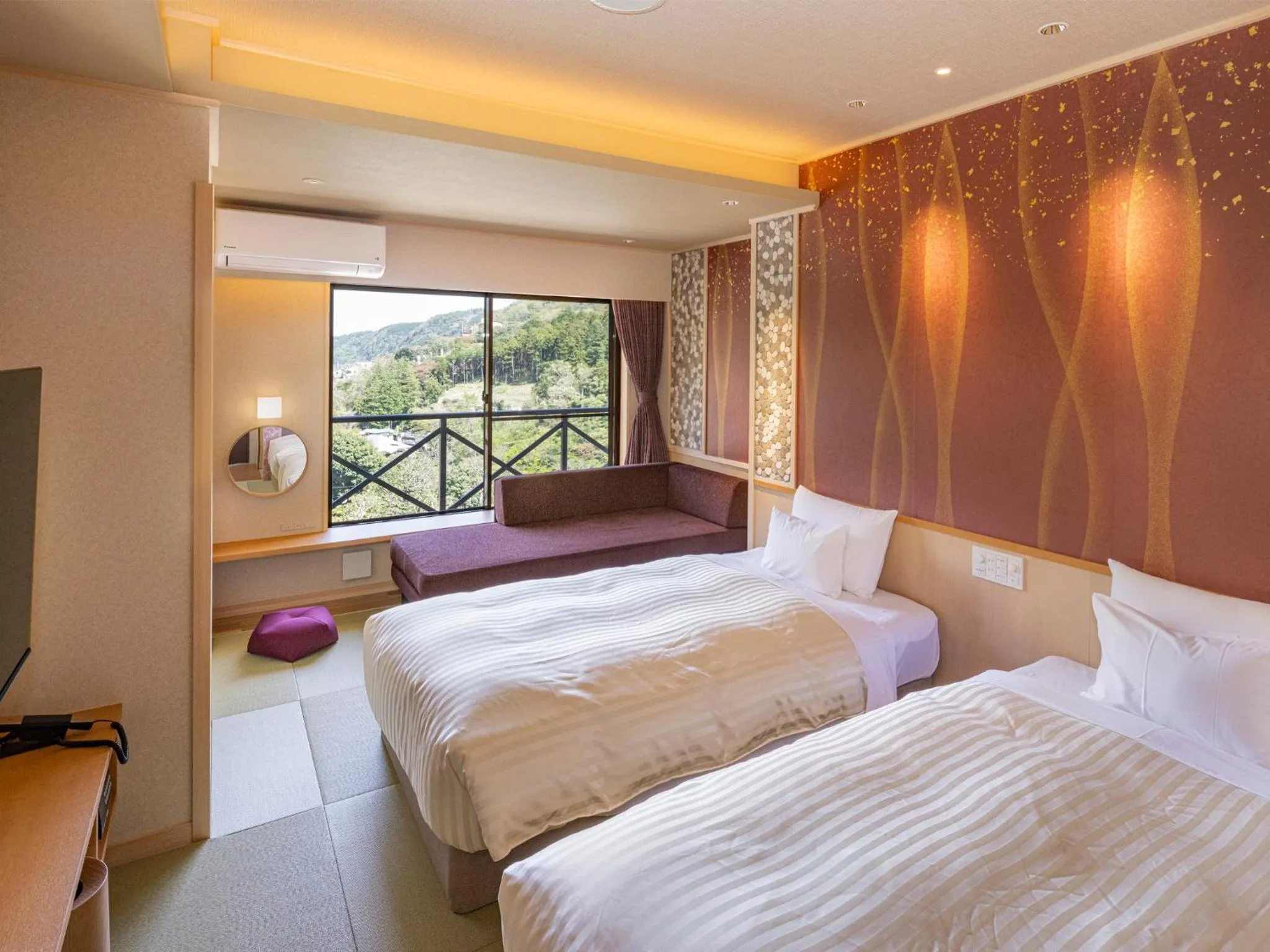 Renovated Japanese style twin room with extra bed in Hakonenomori Okada