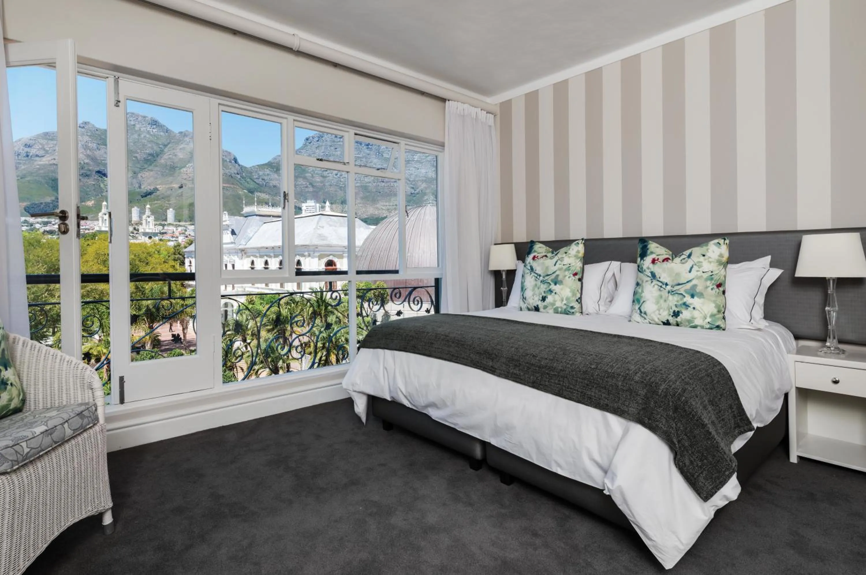 Double/Twin Room with mountain view in Cape Town Hollow Boutique Hotel
