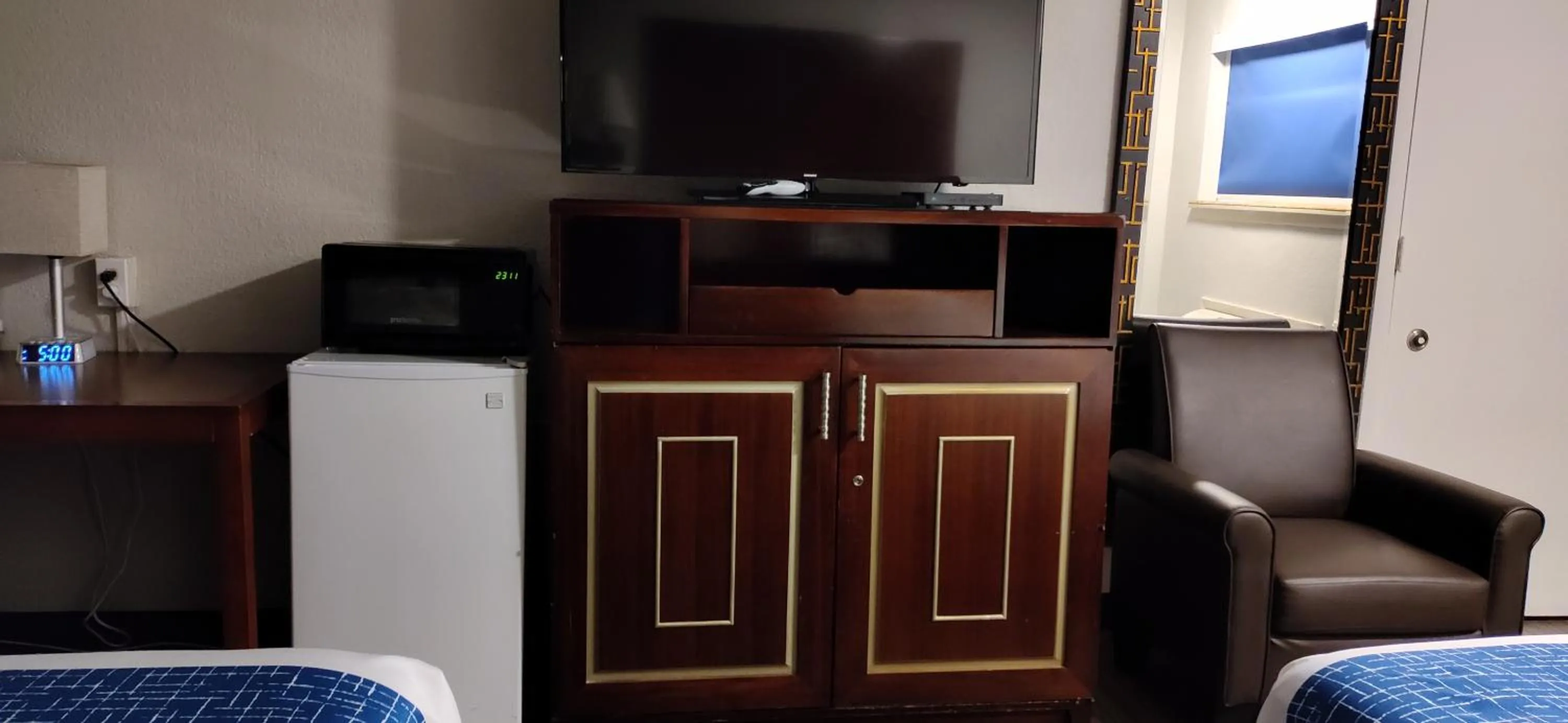 Queen Room with Two Queen Beds - Non-Smoking in Travelodge by Wyndham Ruidoso