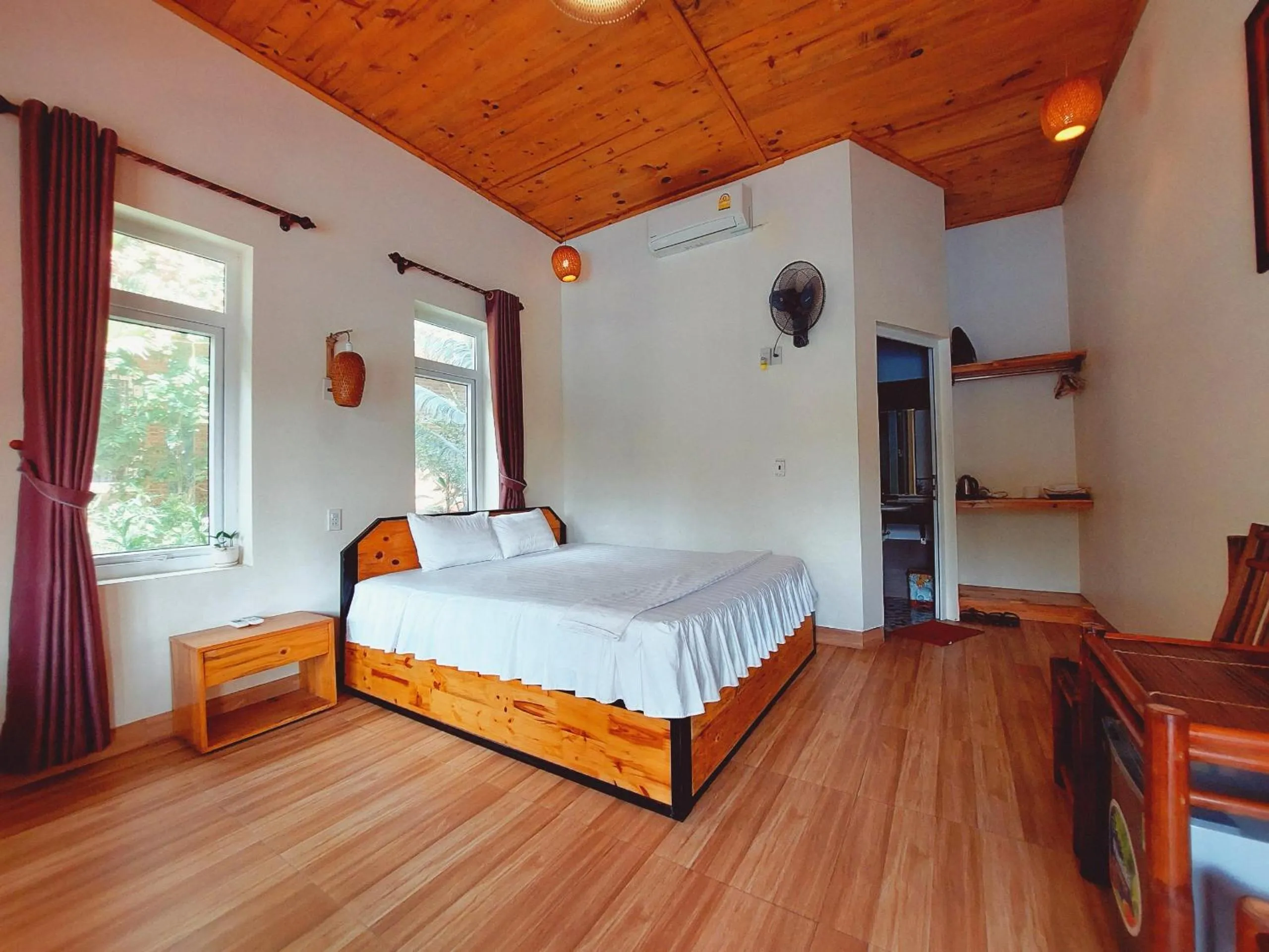 Deluxe King Room in Ninh Binh Mountain Side Homestay & Cafe