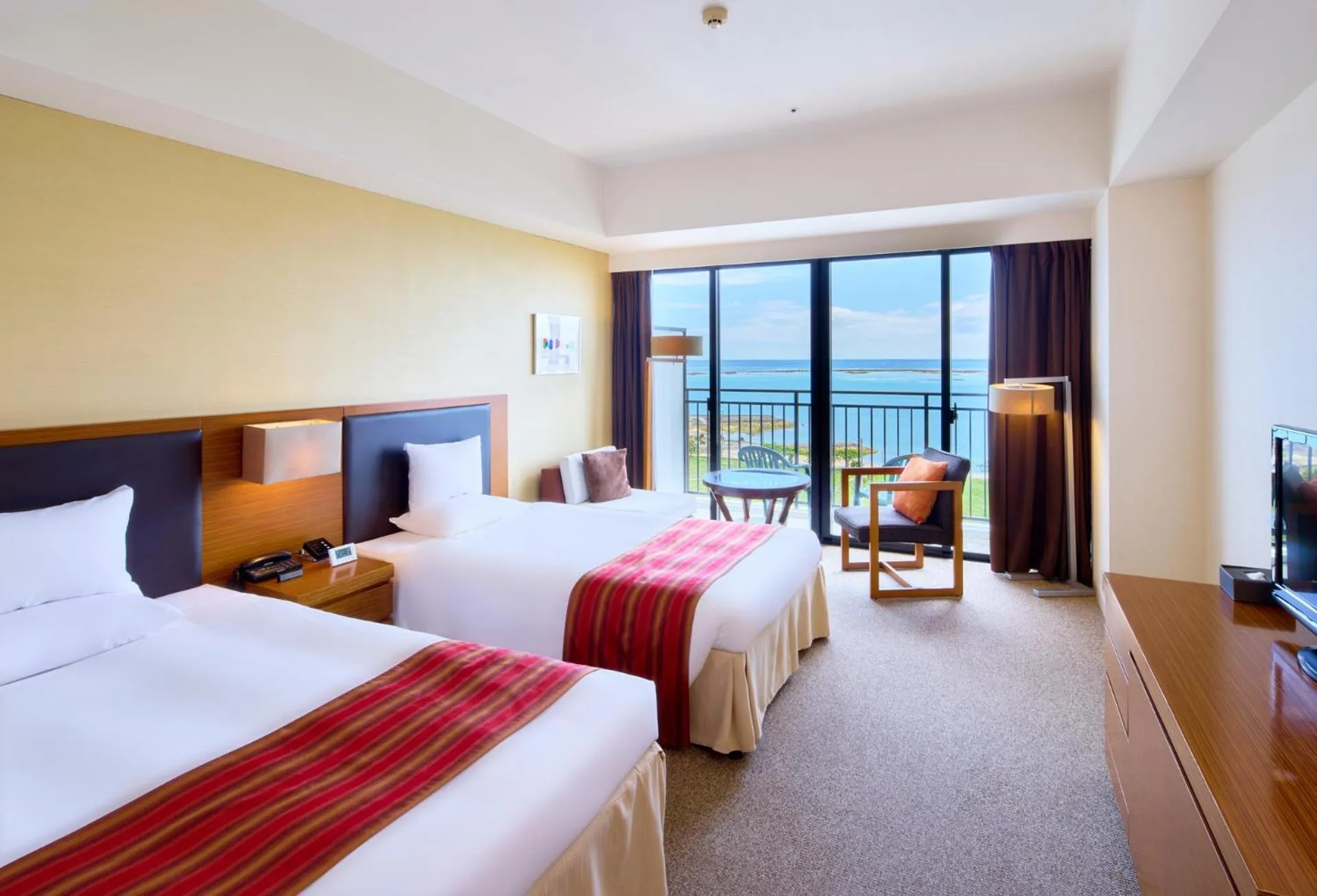 Deluxe Room with Ocean View - 6-7F in Southern Beach Hotel & Resort