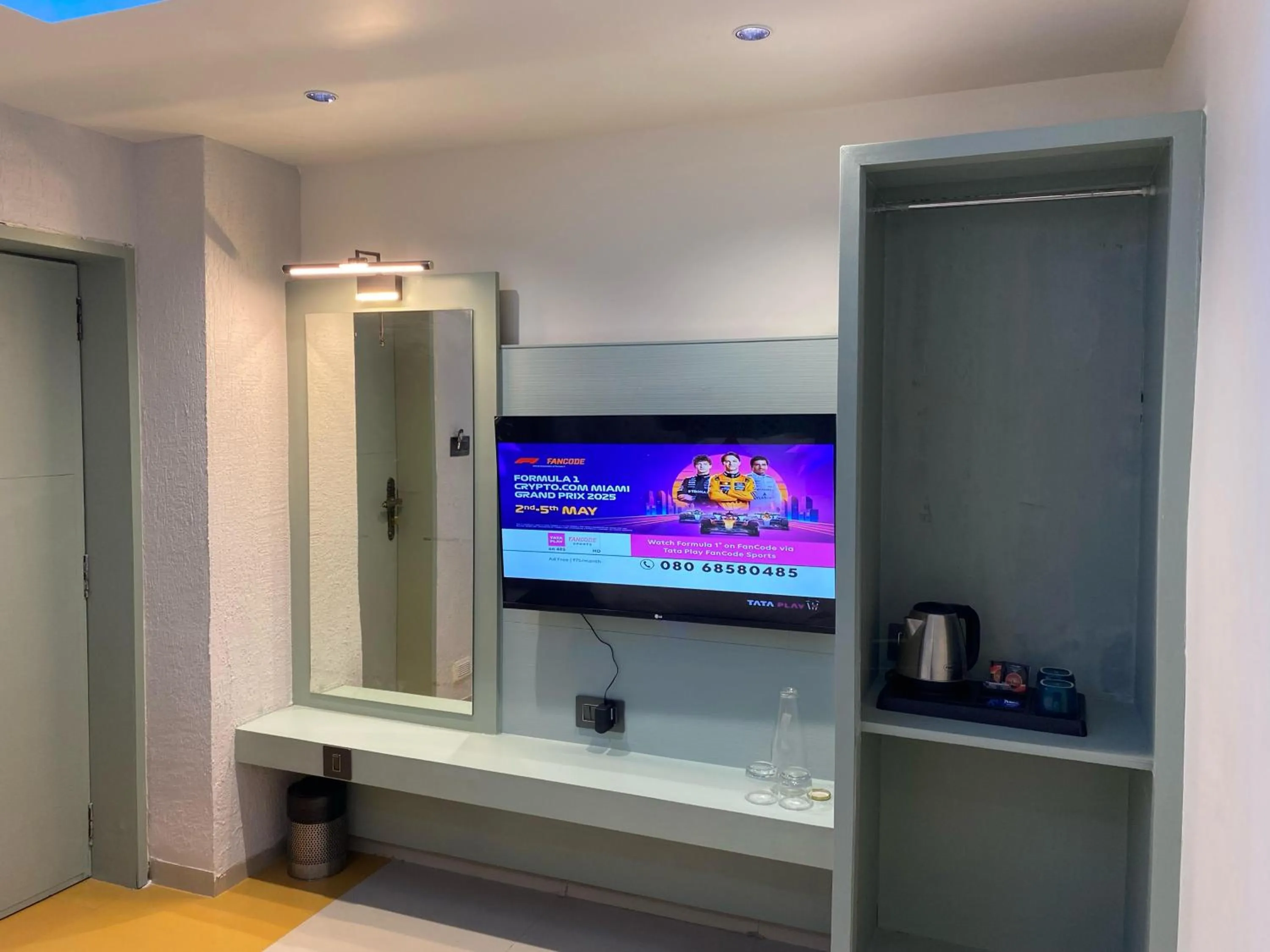 Standard Double Room in Hotel Crystal inn Nakki Lake 25 Meter