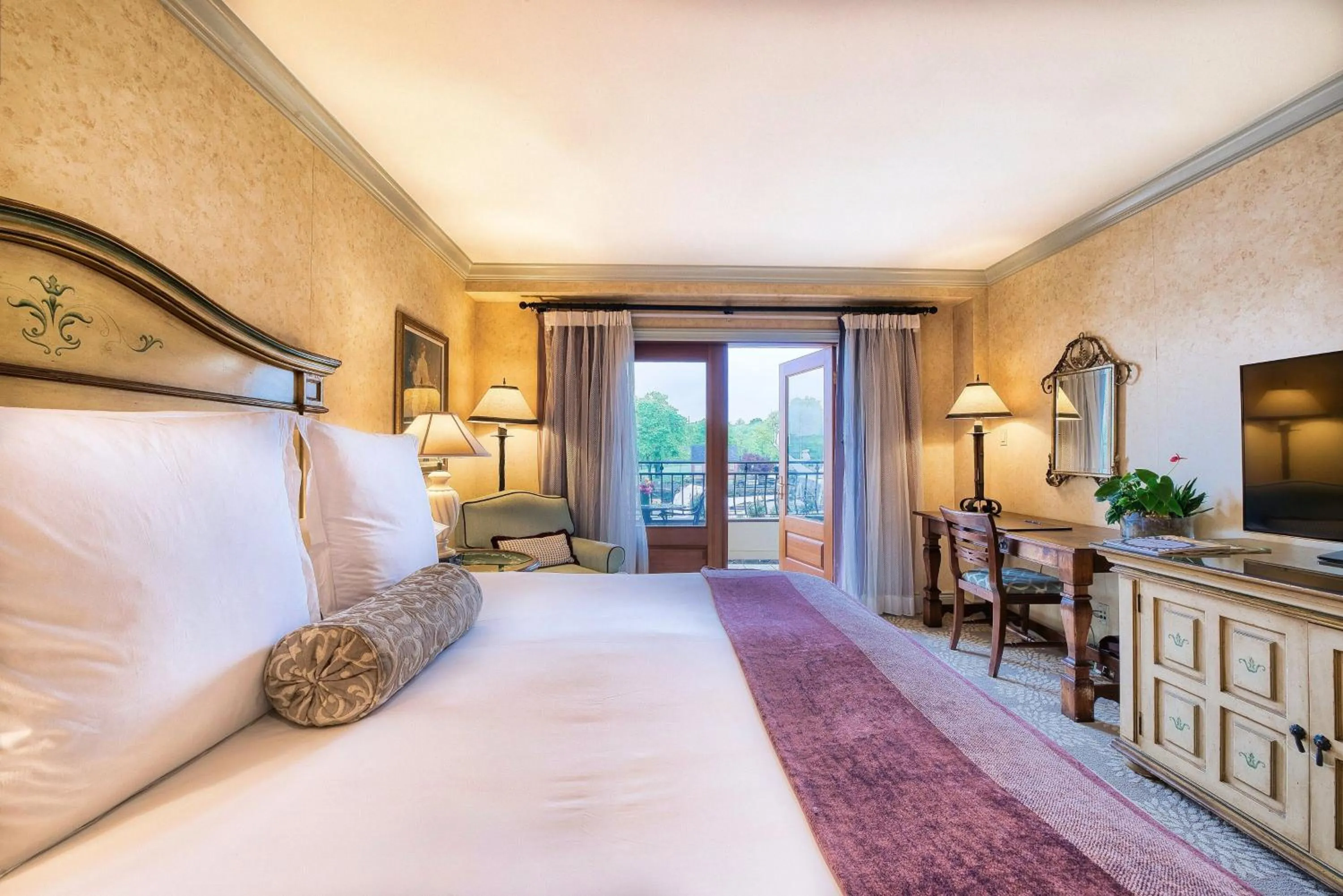 King Room with Balcony in Delamar Greenwich Harbor