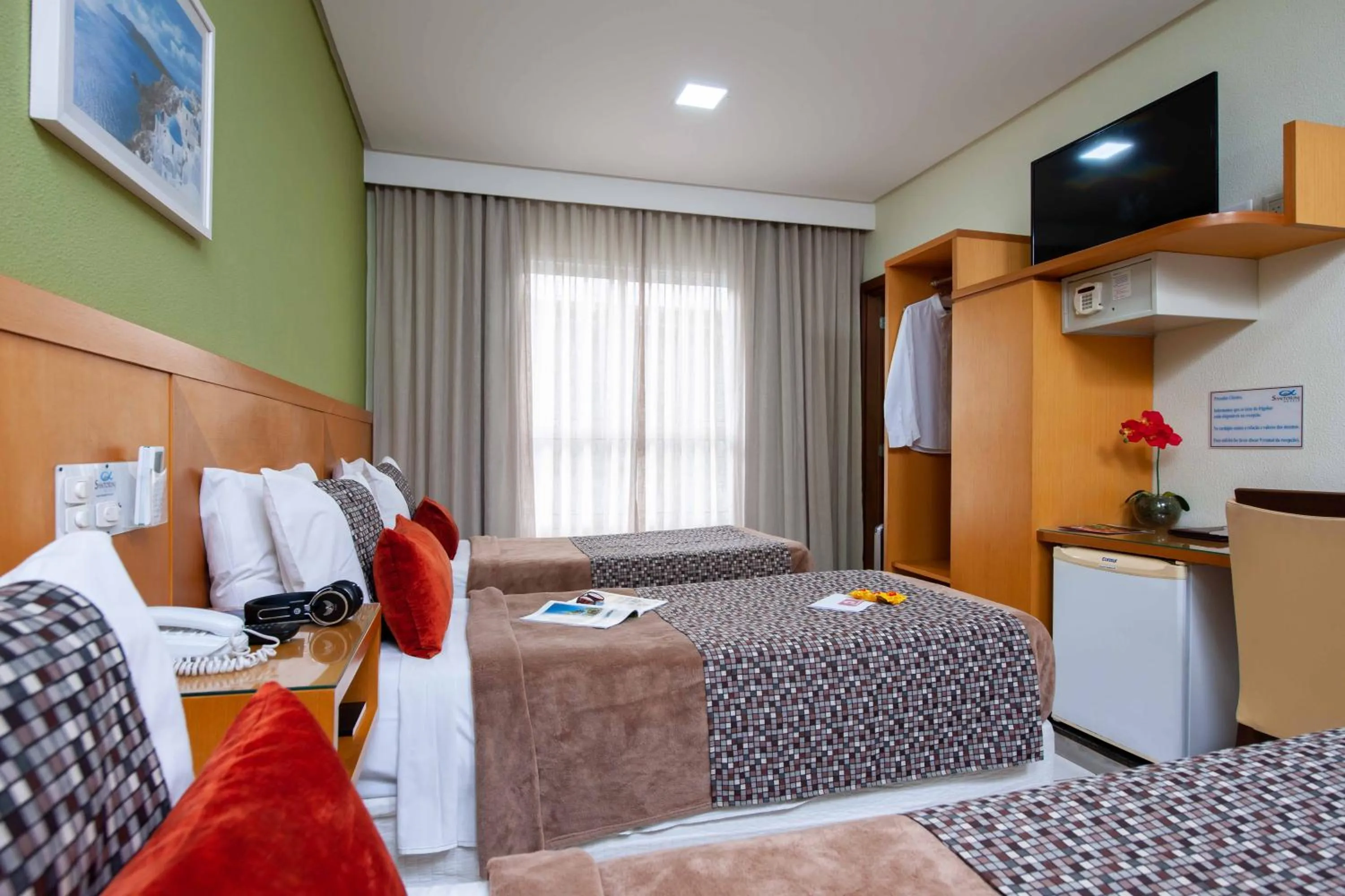 Standard Triple Room in Hotel Santorini