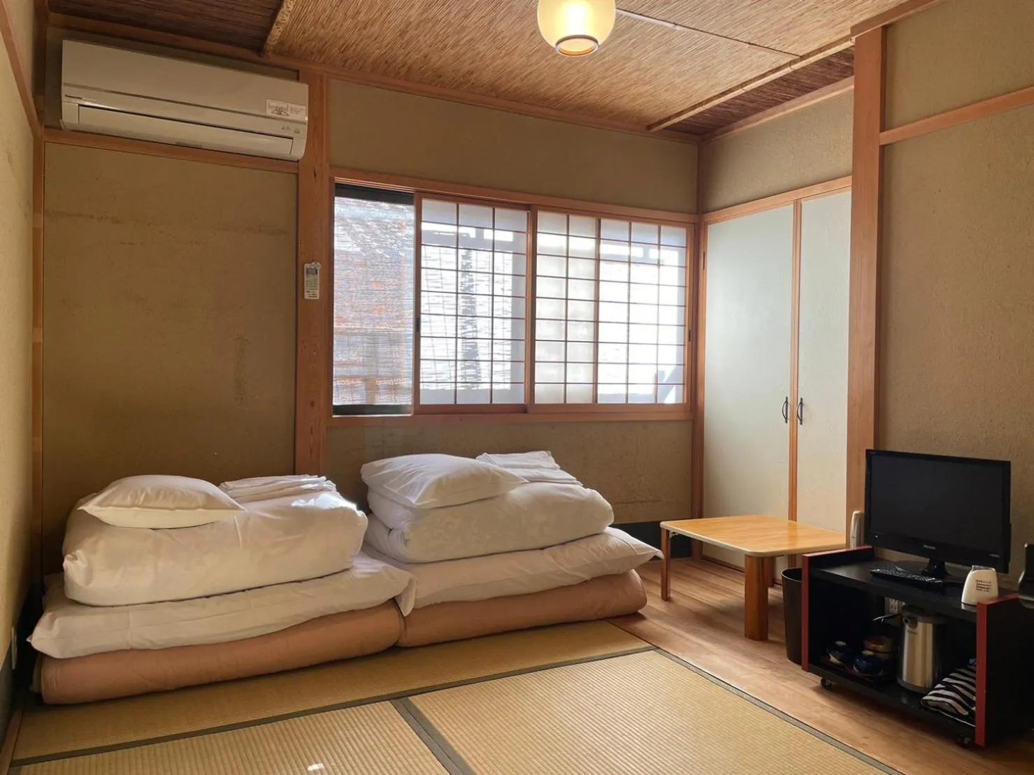 Japanese-Style Twin Room with Private Bathroom in Nagomi-Ryokan Yuu