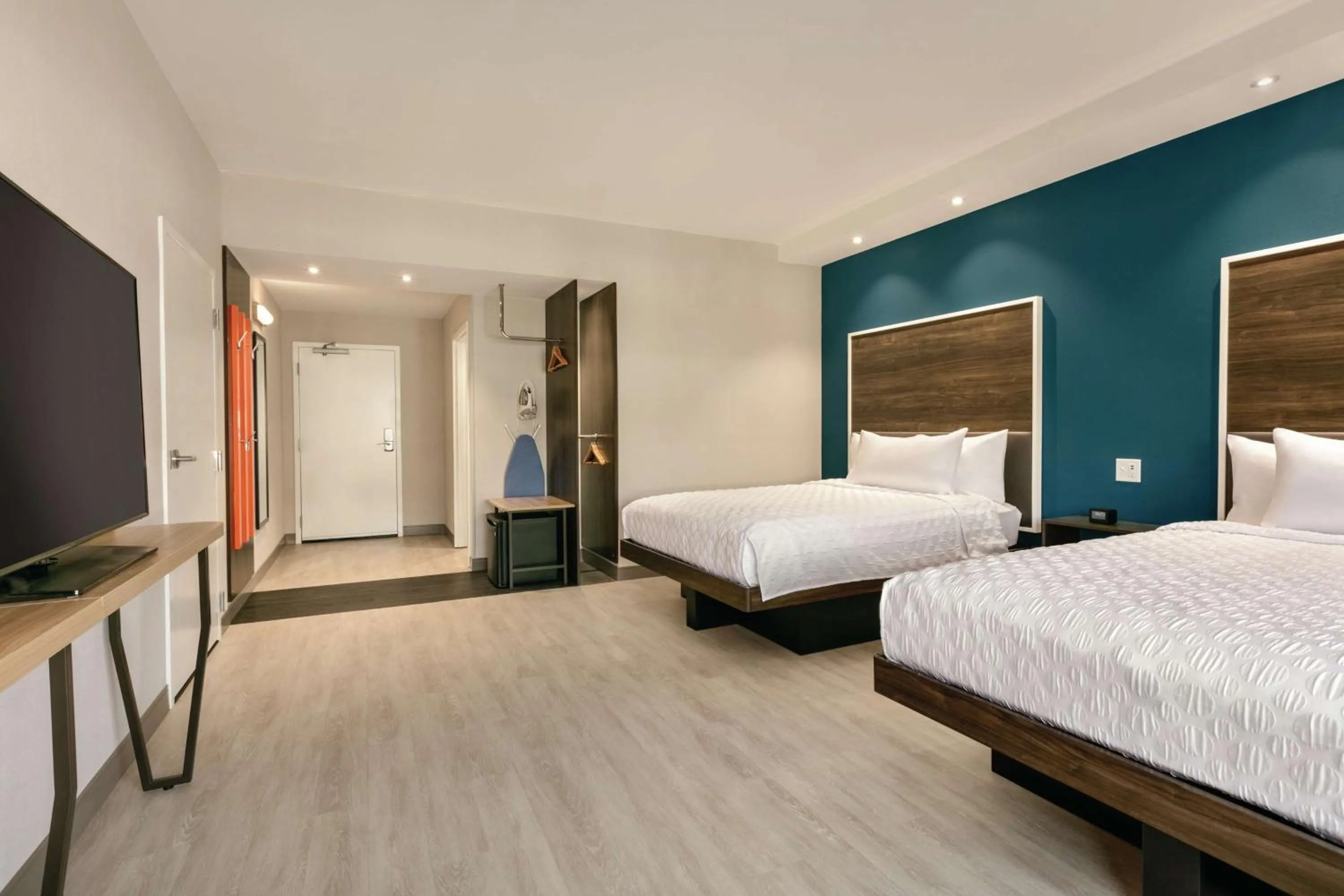 Queen Room with Two Queen Beds - Hearing Access in Tru By Hilton Charlotte Ayrsley